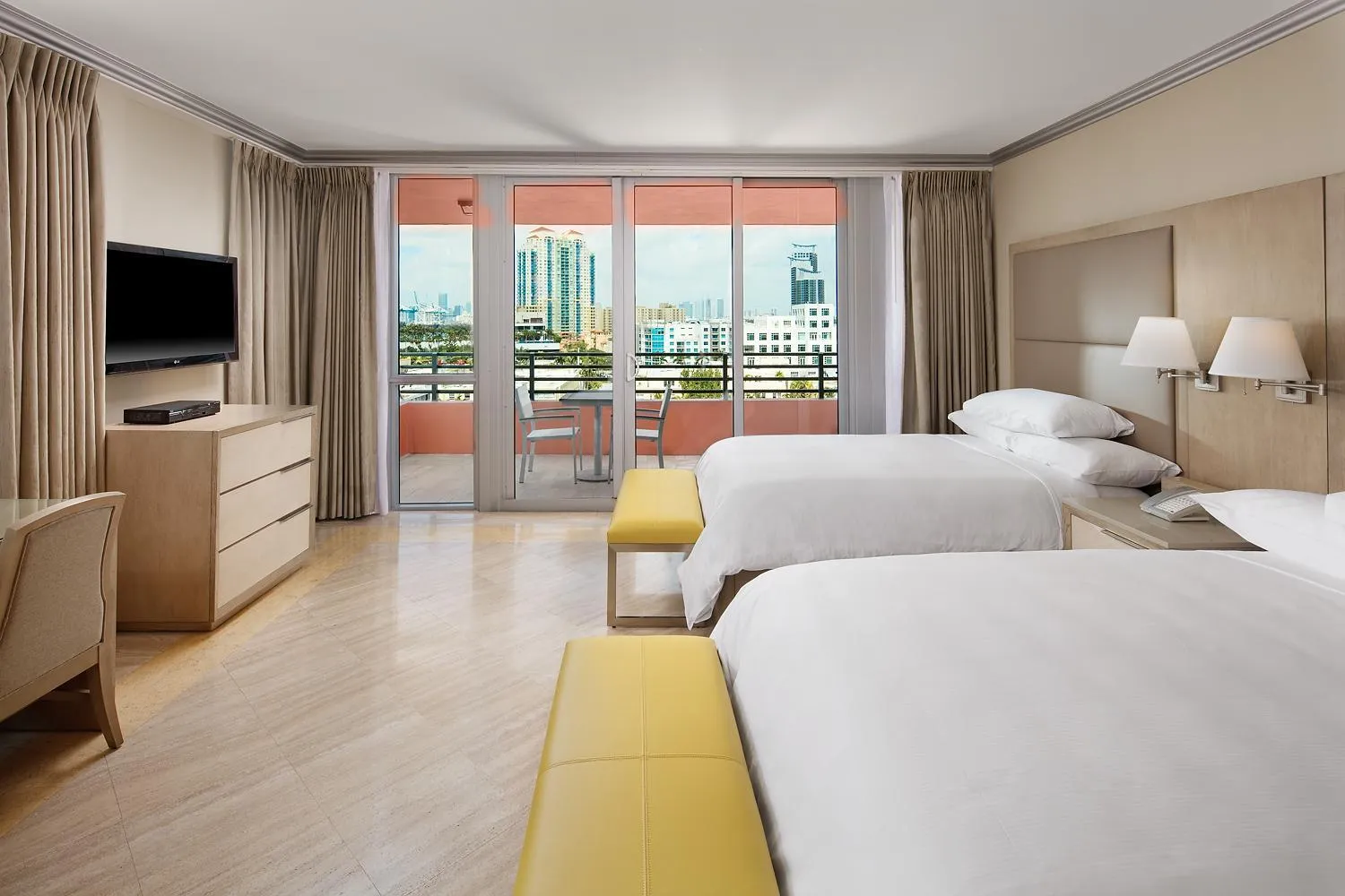 Bedroom, Bed in Hilton Bentley Miami South Beach