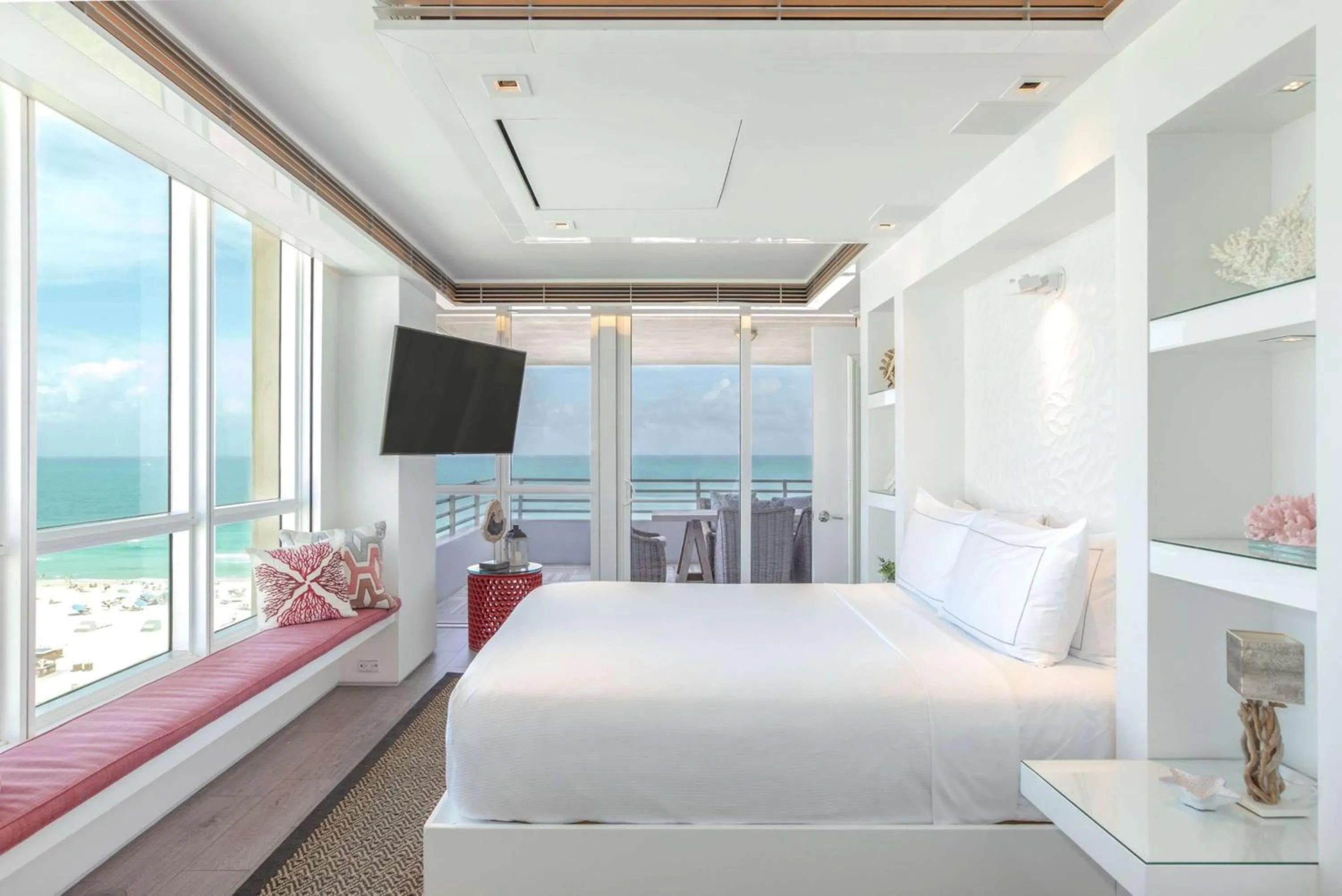 Bed in Hilton Bentley Miami South Beach