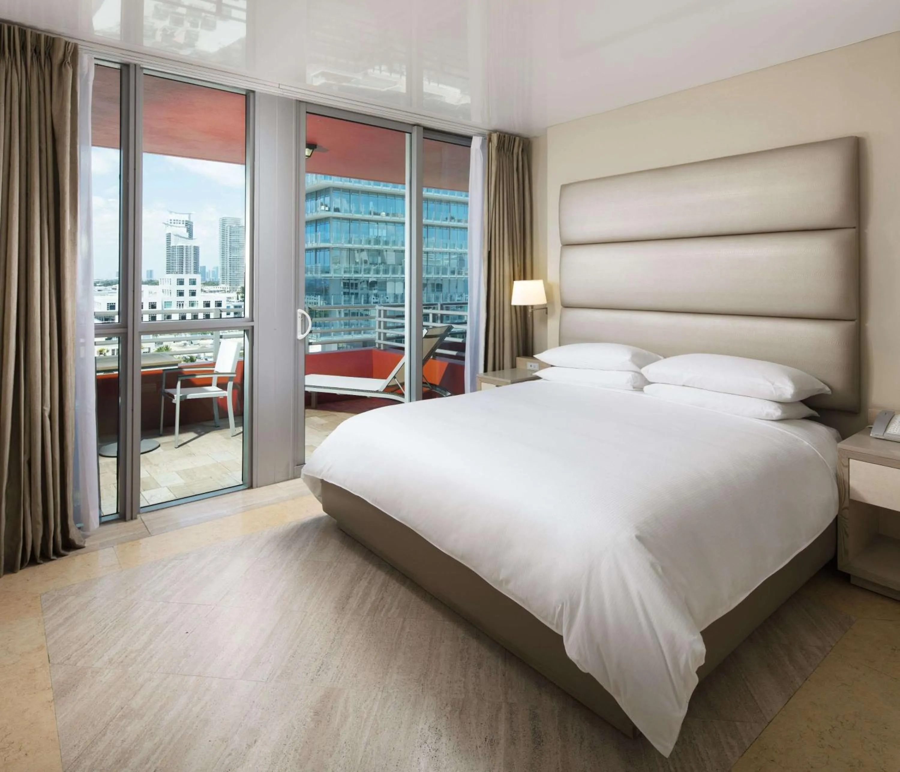Bed in Hilton Bentley Miami South Beach