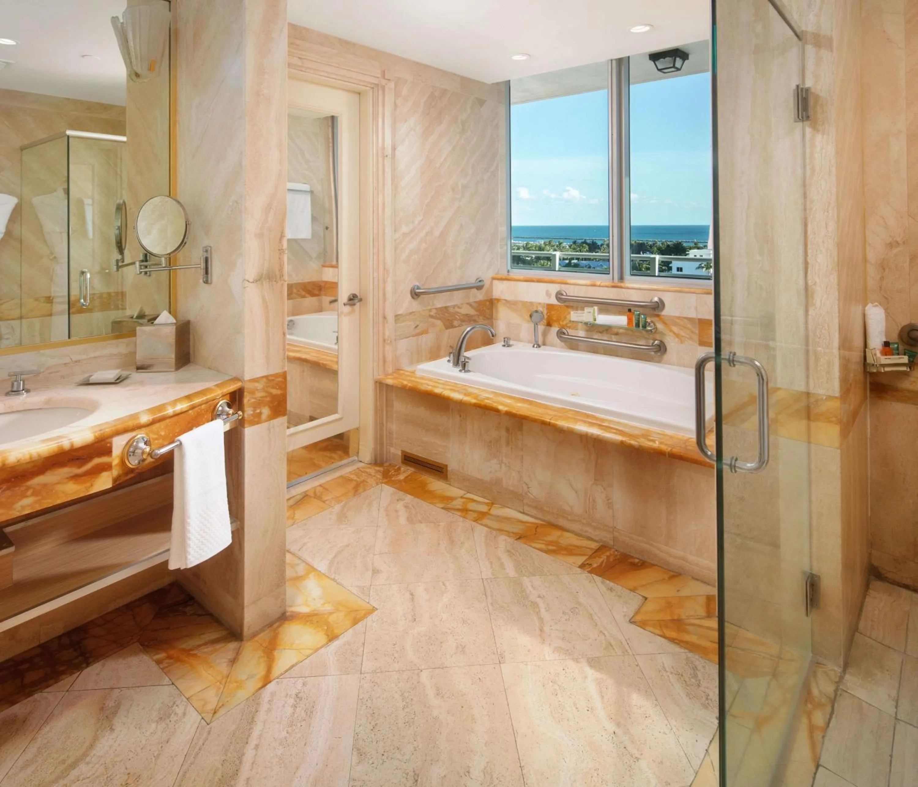 Bathroom in Hilton Bentley Miami South Beach