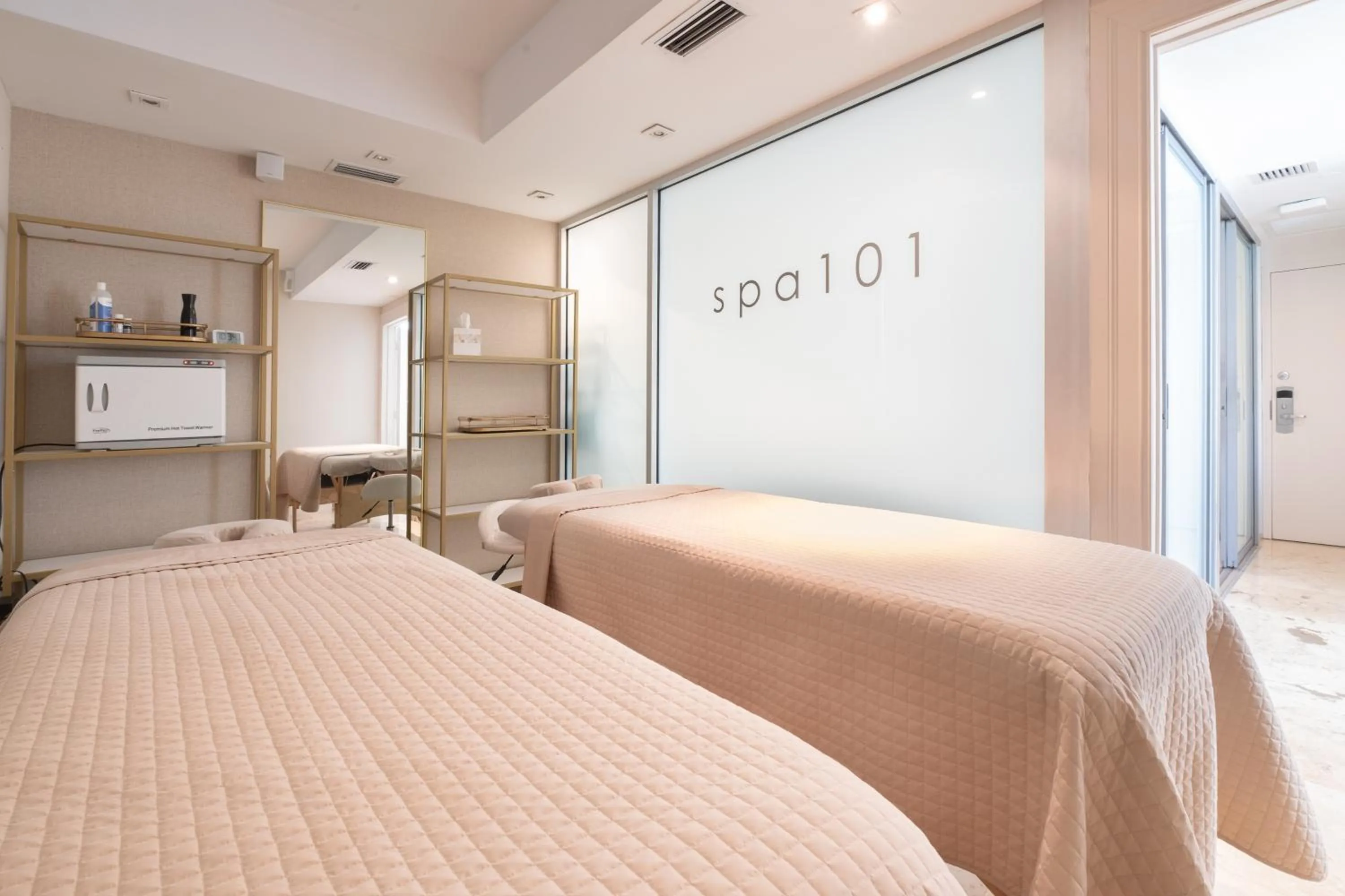 Spa and wellness centre/facilities, Bed in Hilton Bentley Miami South Beach