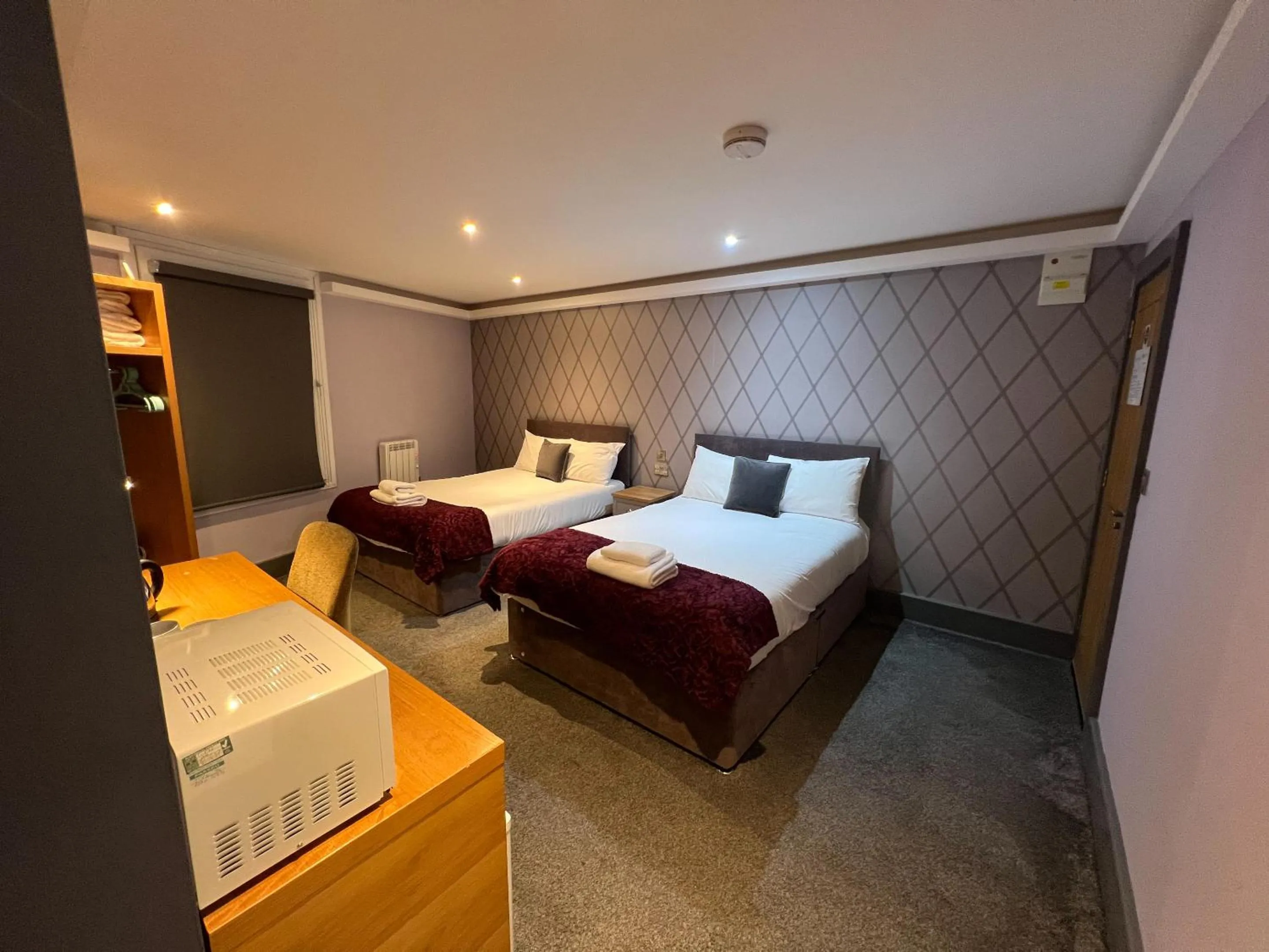 Bedroom, Bed in Fountain House