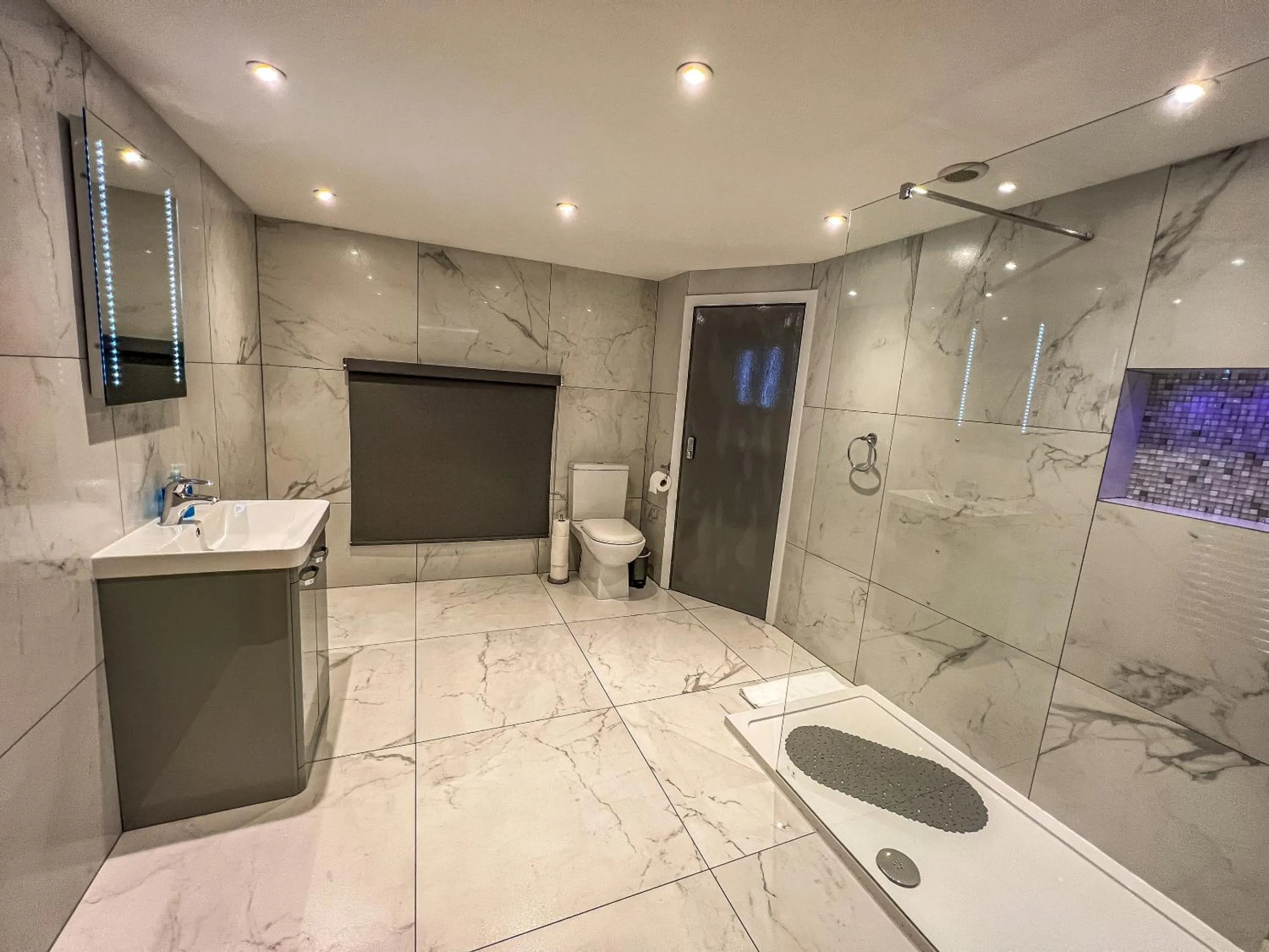 Bathroom in Fountain House