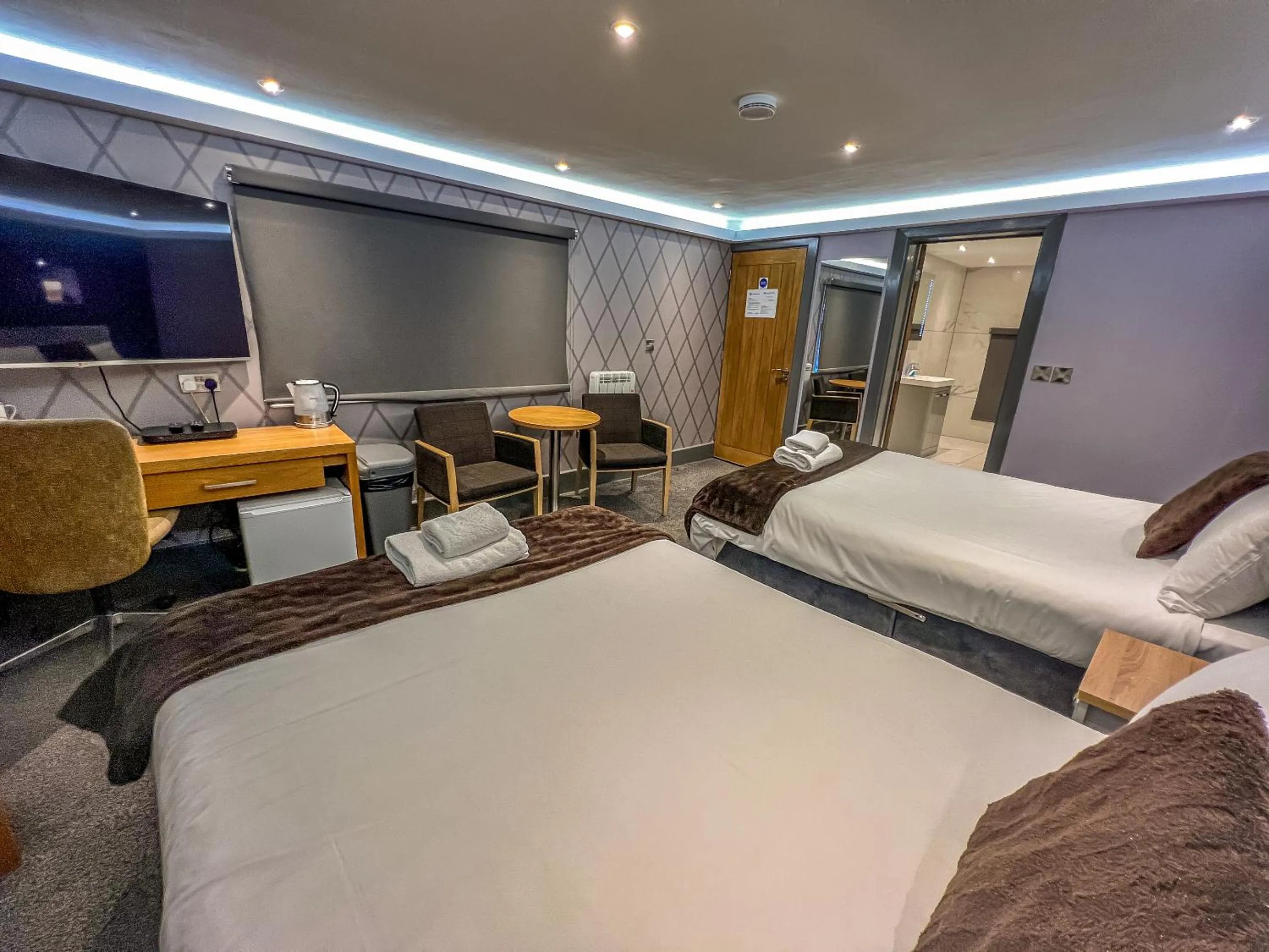 Bedroom, Bed in Fountain House