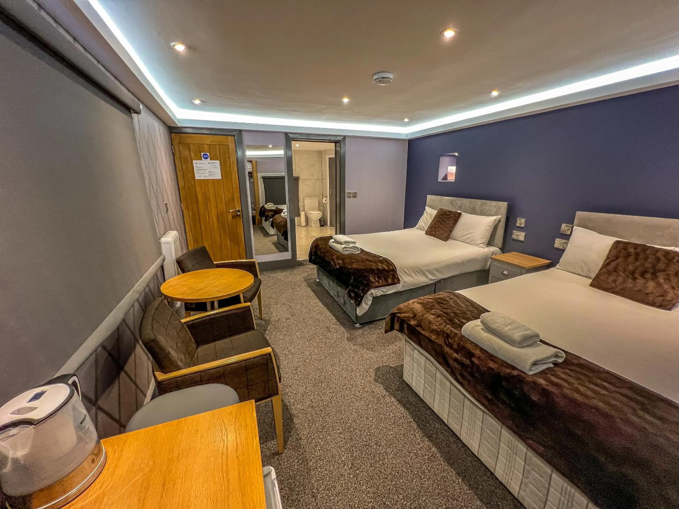 Bedroom, Bed in Fountain House