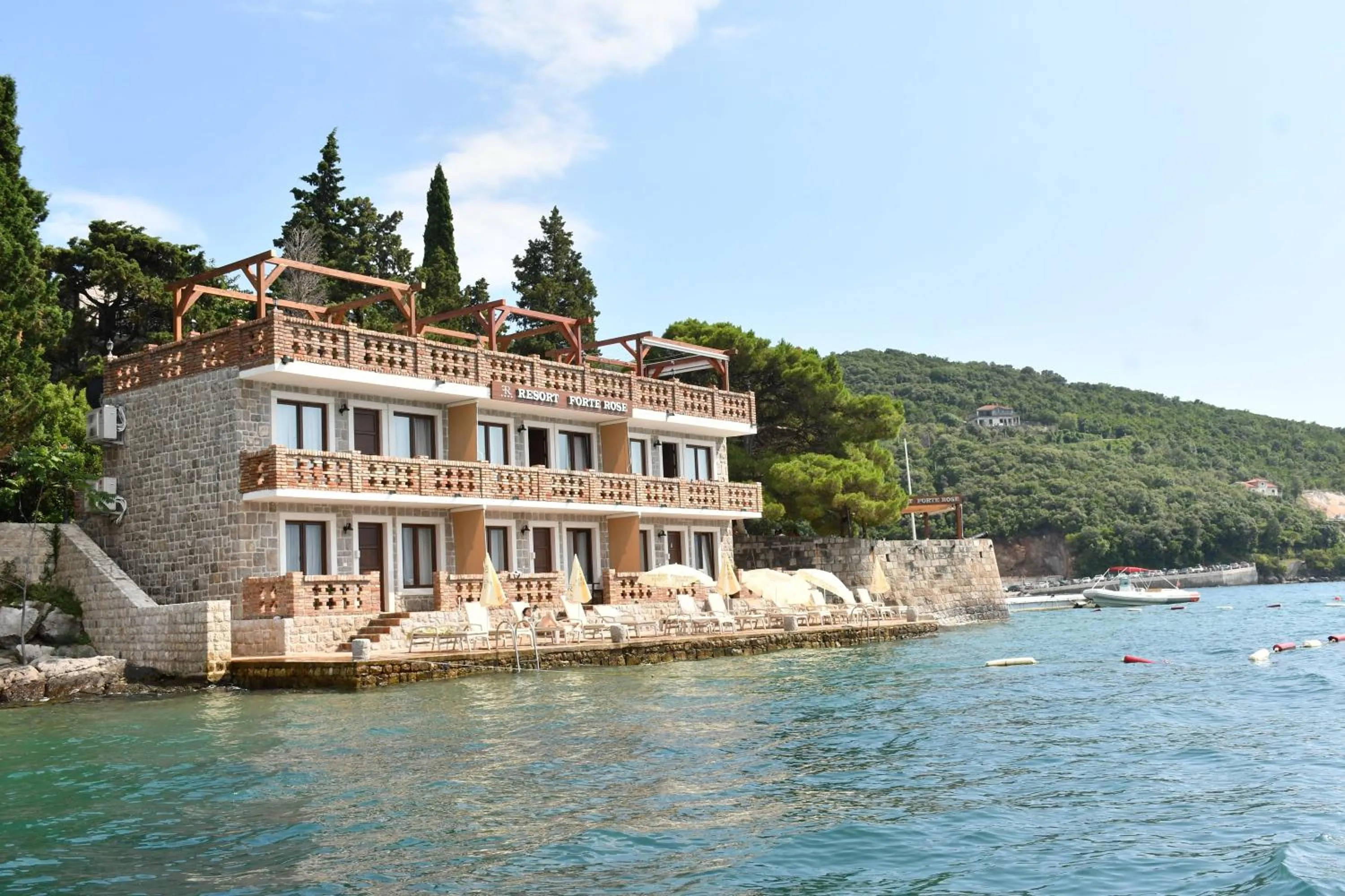 Property building in Forte Rose Hotel