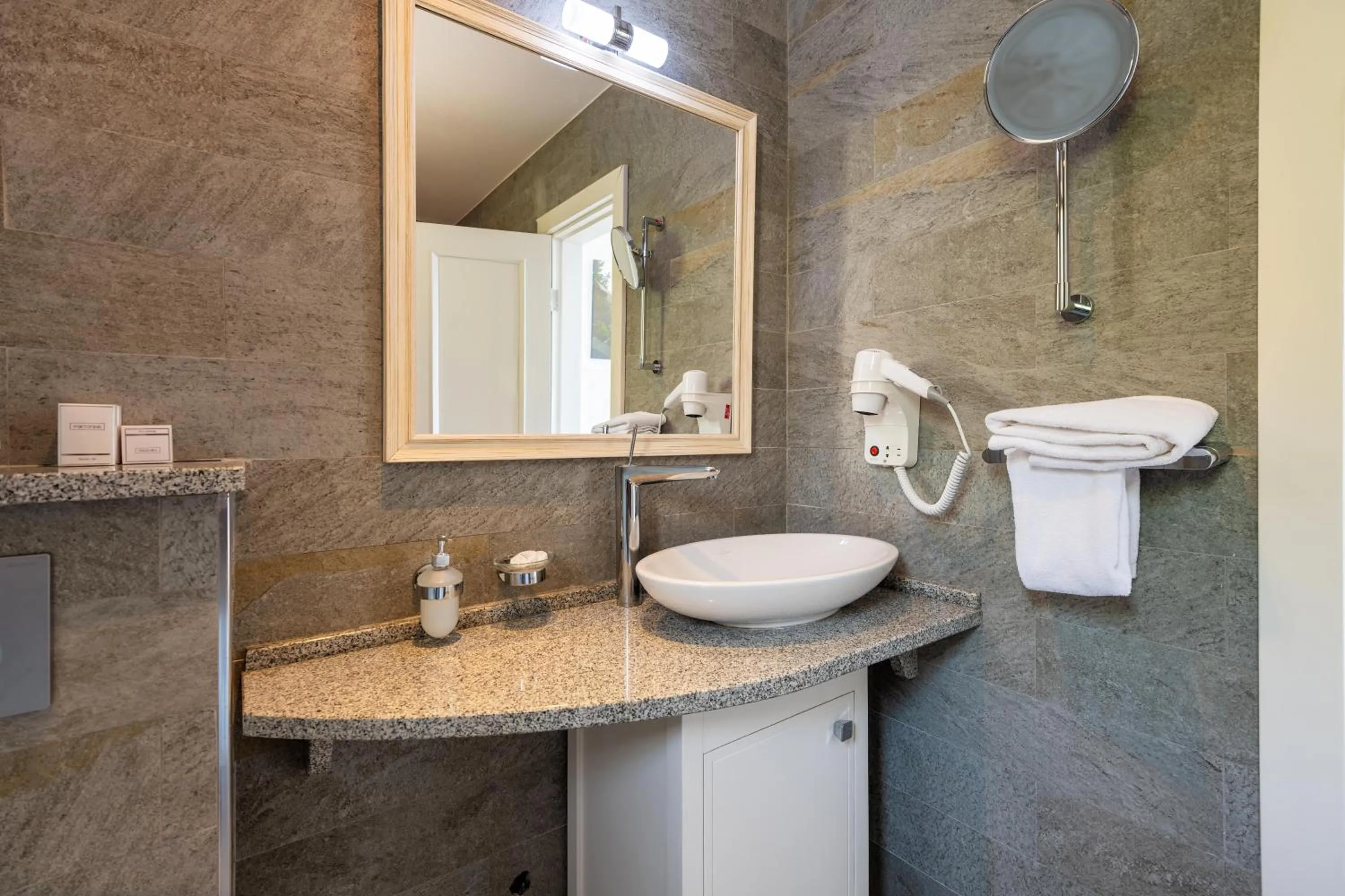 Bathroom in Forte Rose Hotel