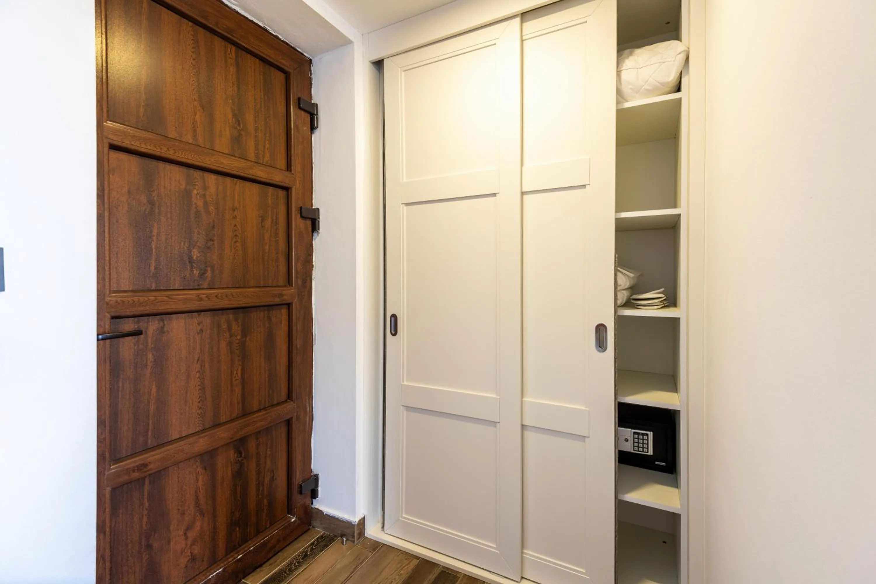 wardrobe in Forte Rose Hotel