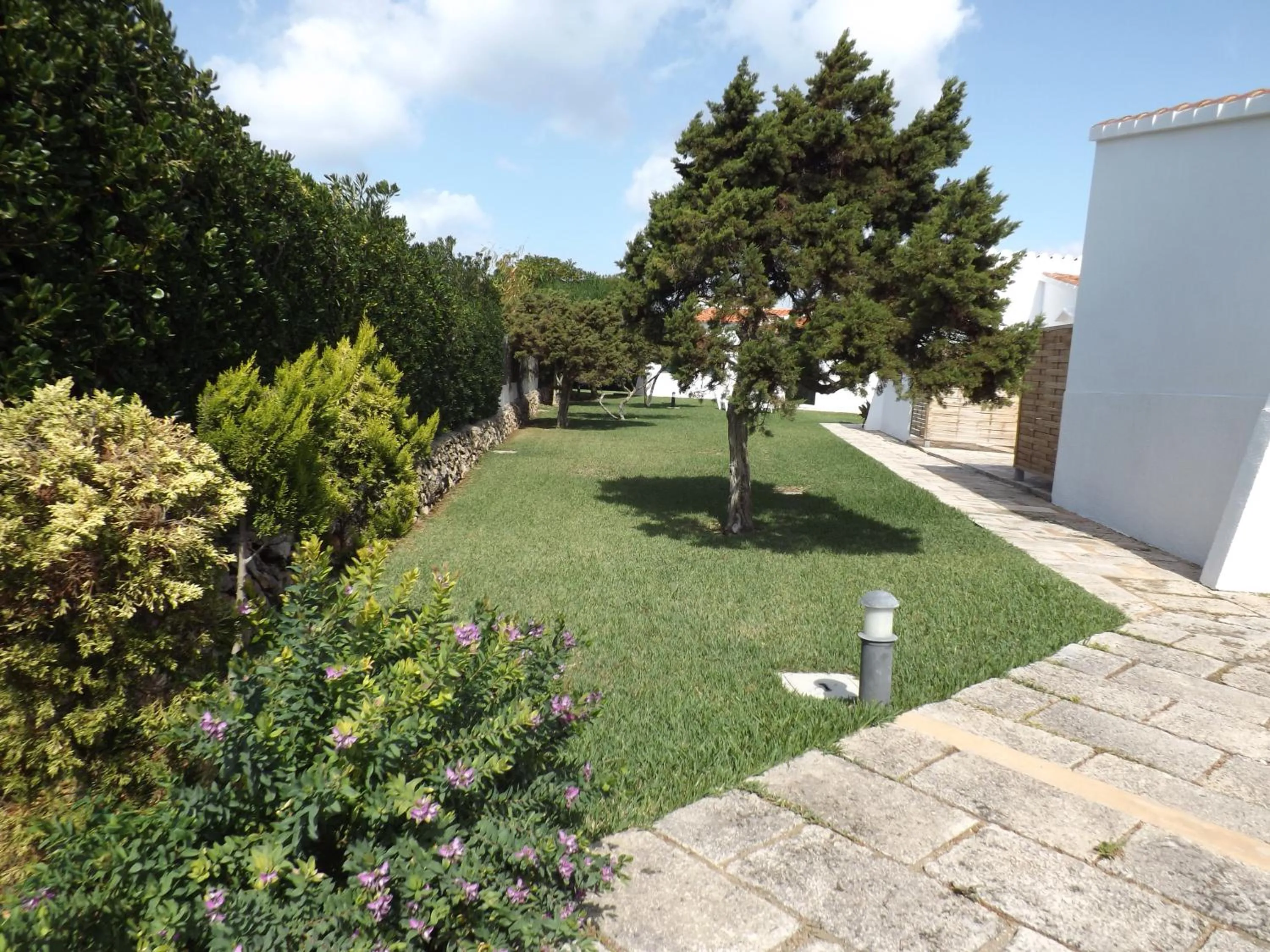 Garden in Nure Cel Blau