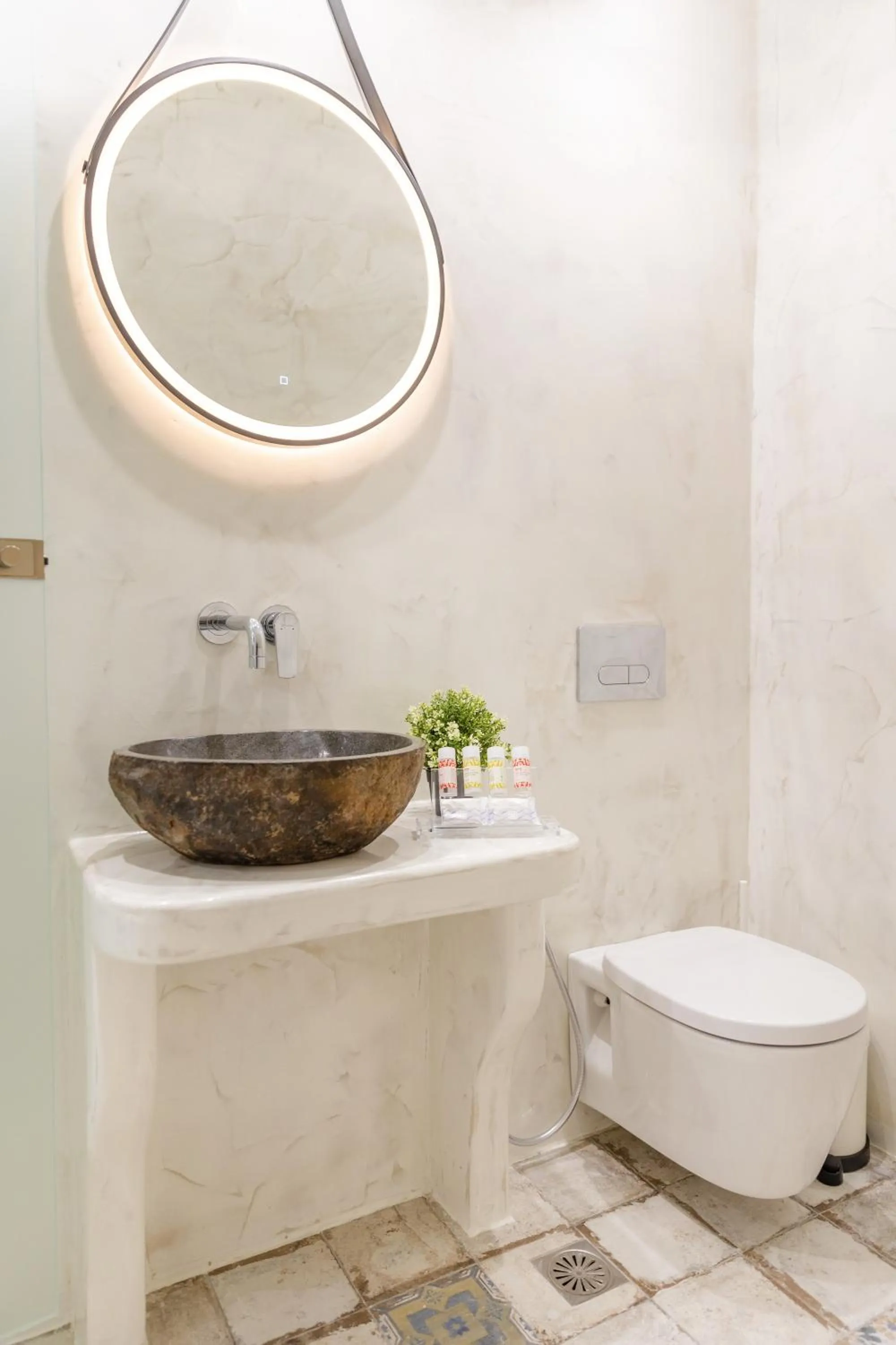 Toilet in Katerina Roza Studios - Heartfelt Hospitality in the City