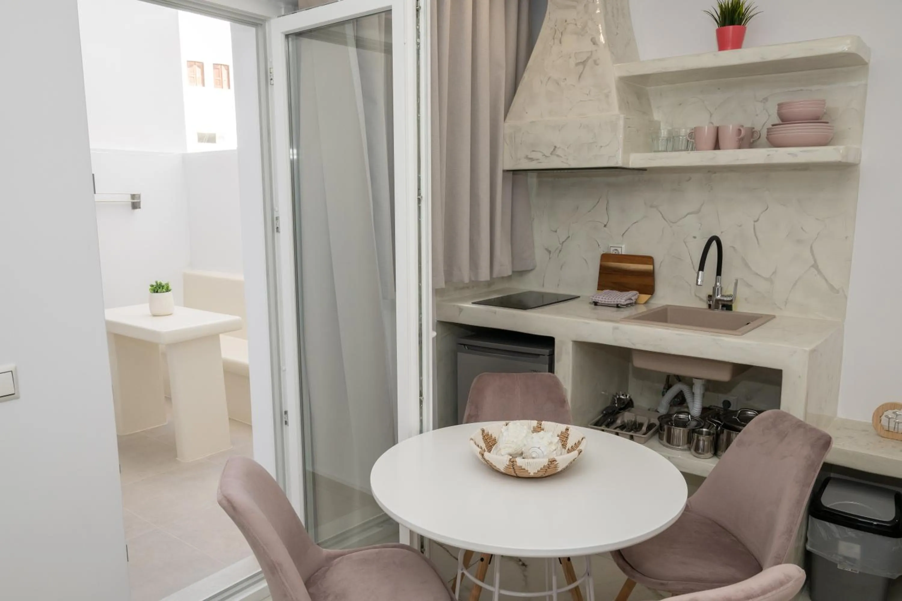 Kitchen or kitchenette in Katerina Roza Studios - Heartfelt Hospitality in the City