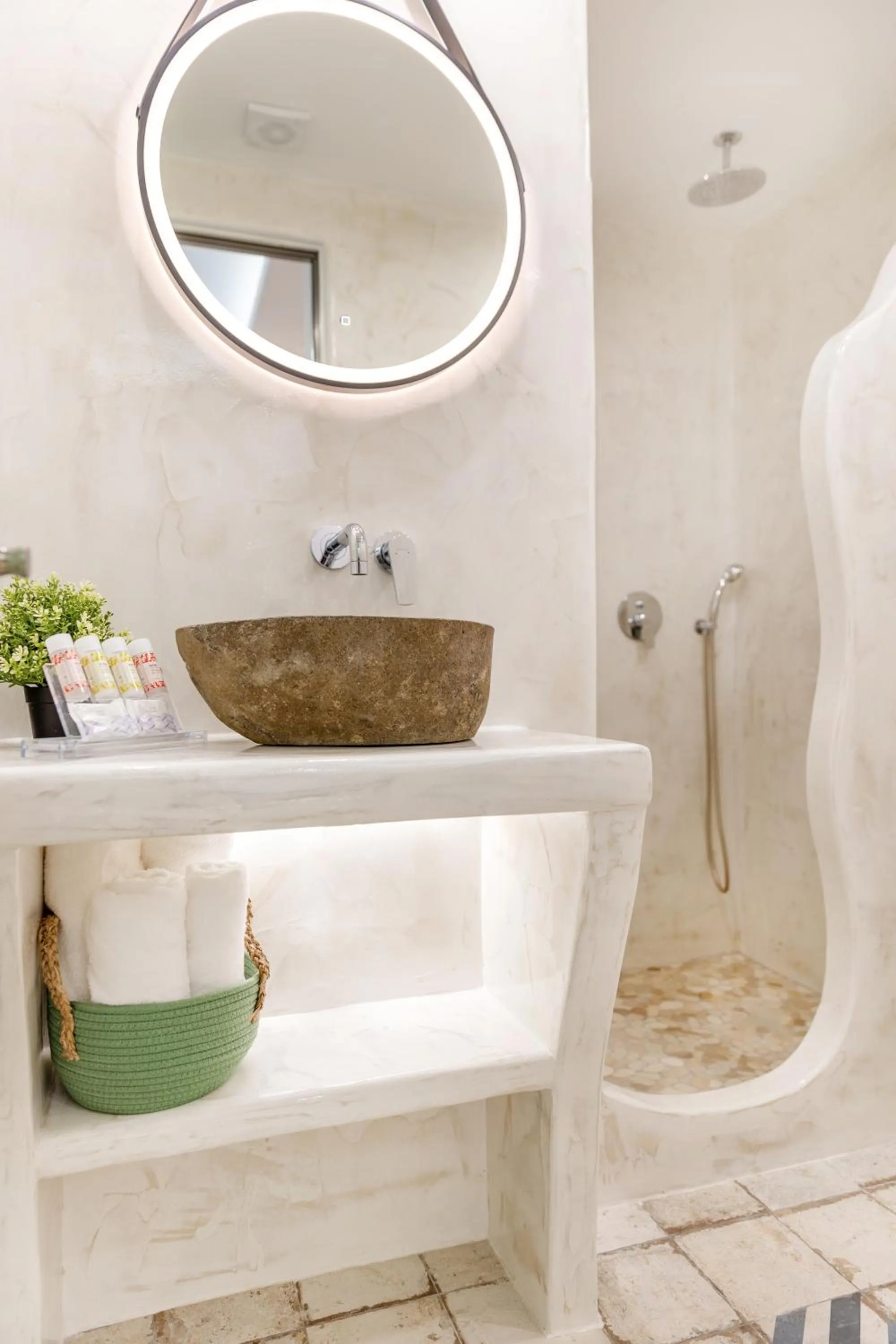 Shower in Katerina Roza Studios - Heartfelt Hospitality in the City
