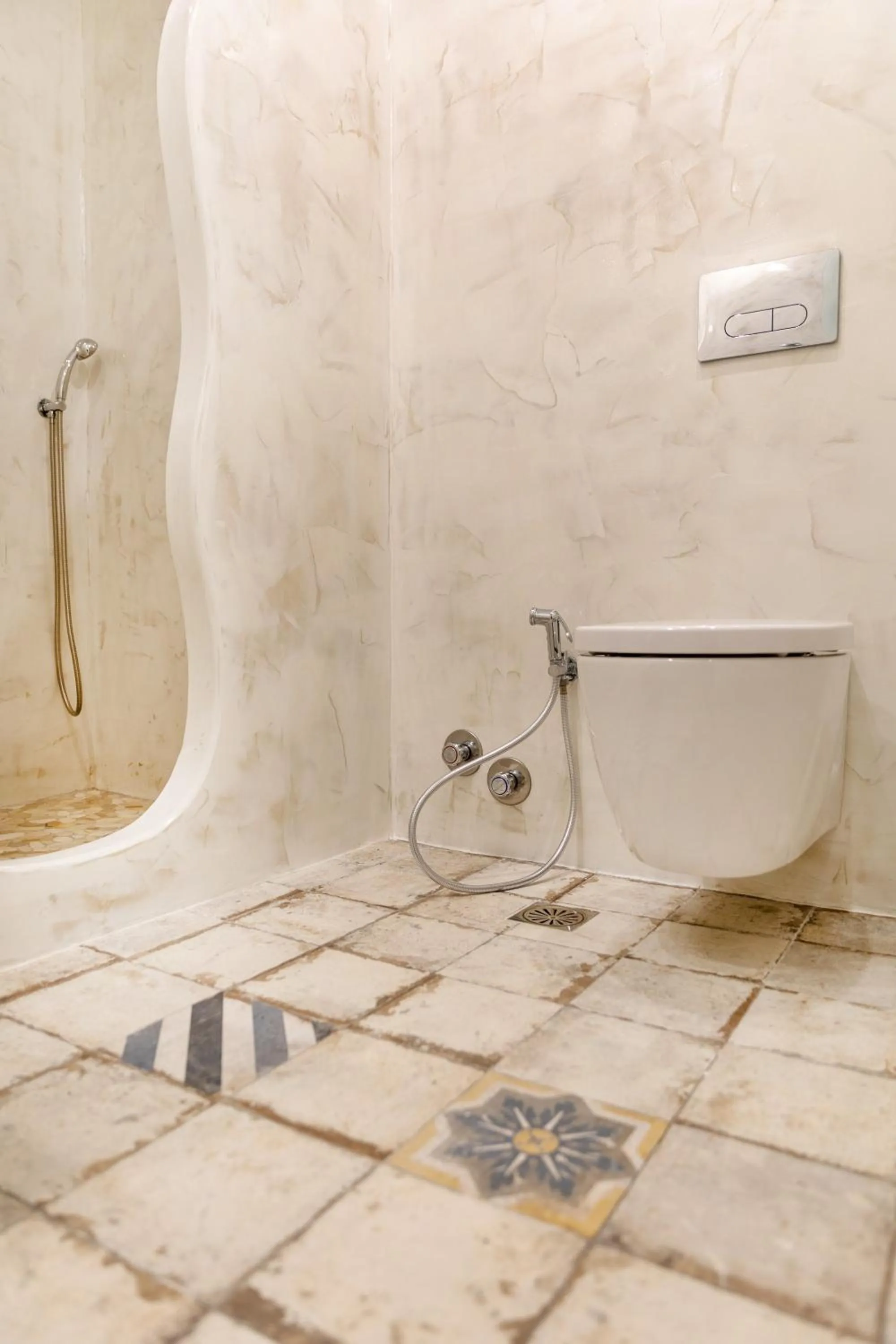 Shower in Katerina Roza Studios - Heartfelt Hospitality in the City