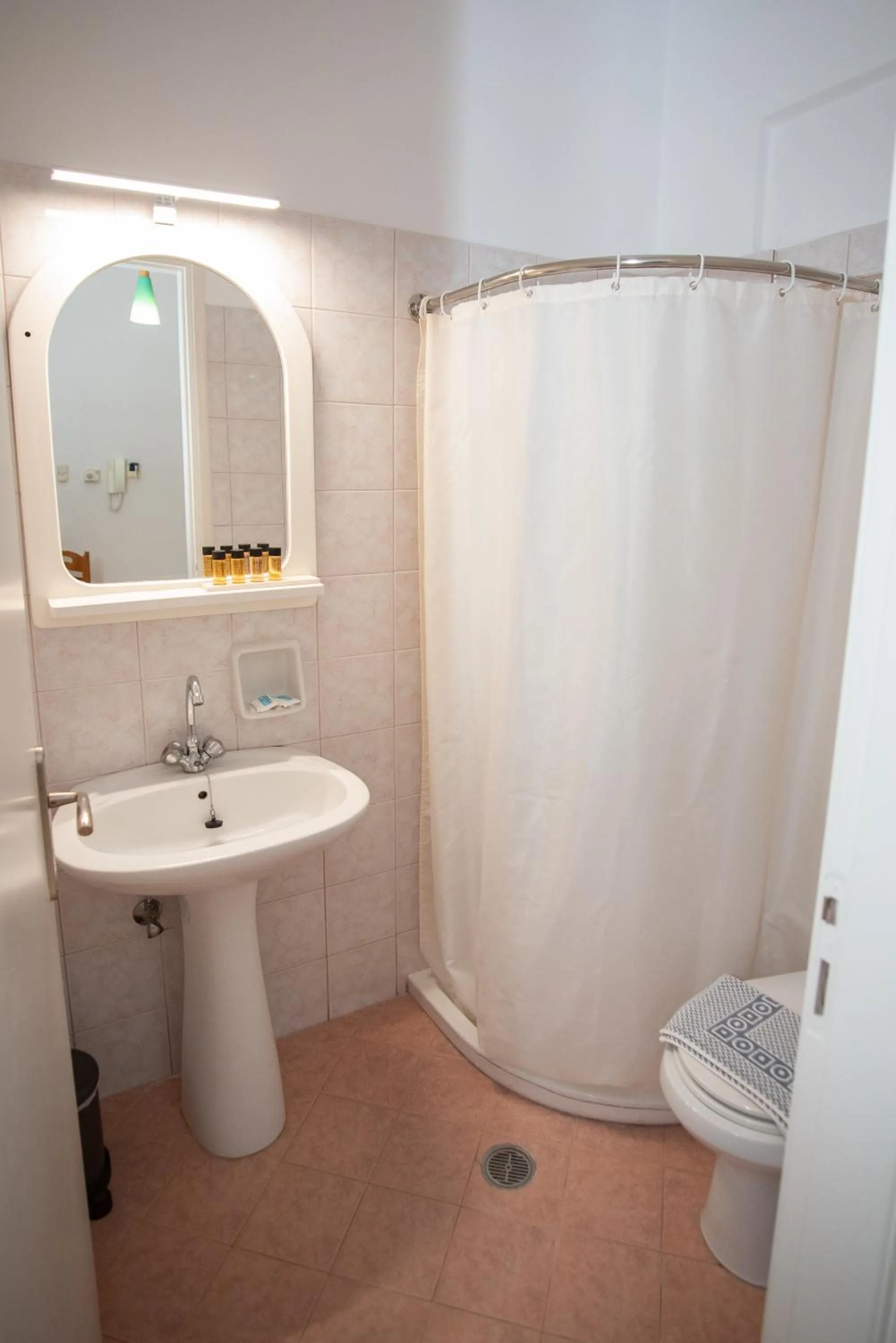 Shower in Katerina Roza Studios - Heartfelt Hospitality in the City