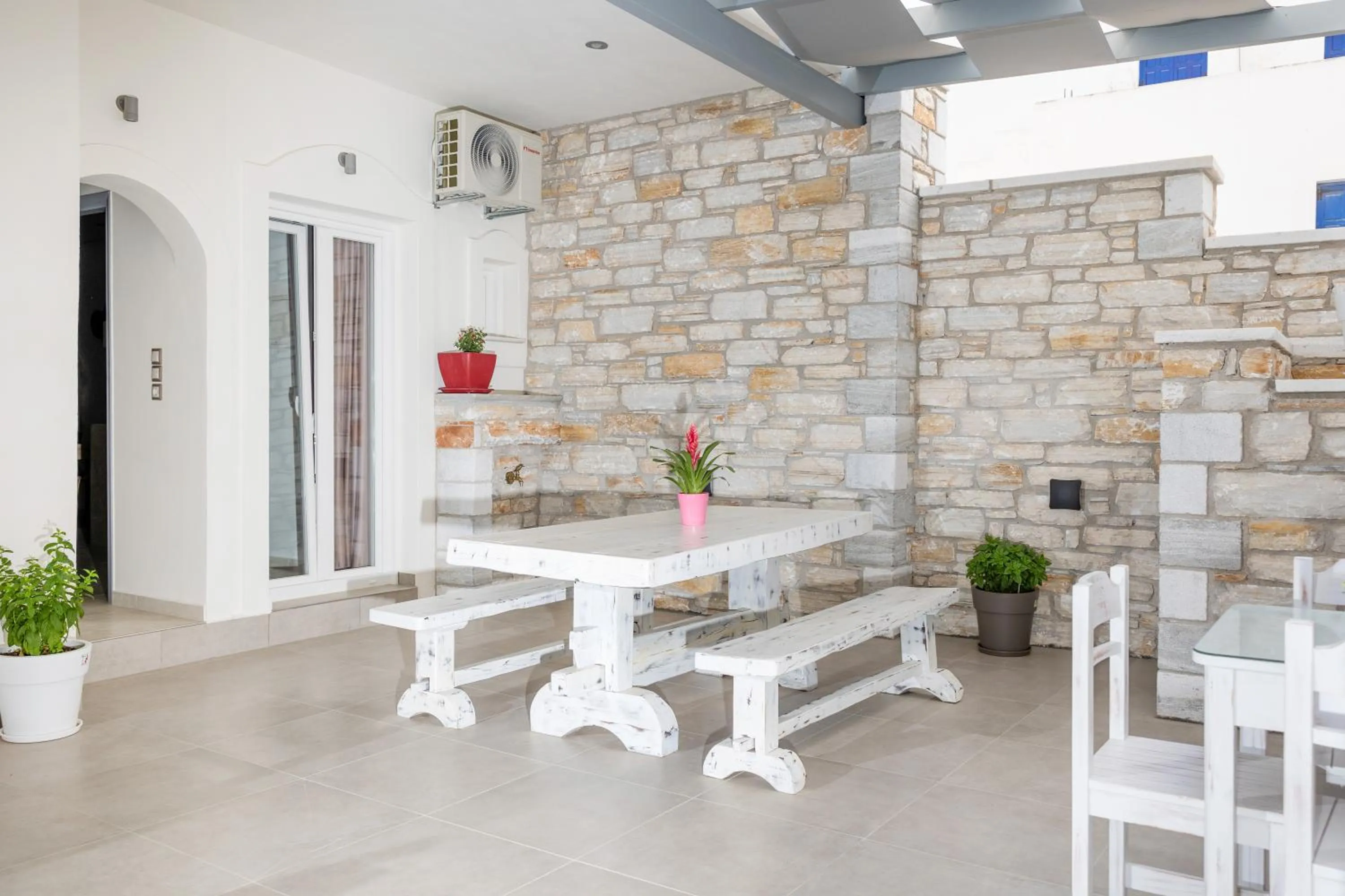 Balcony/Terrace in Katerina Roza Studios - Heartfelt Hospitality in the City