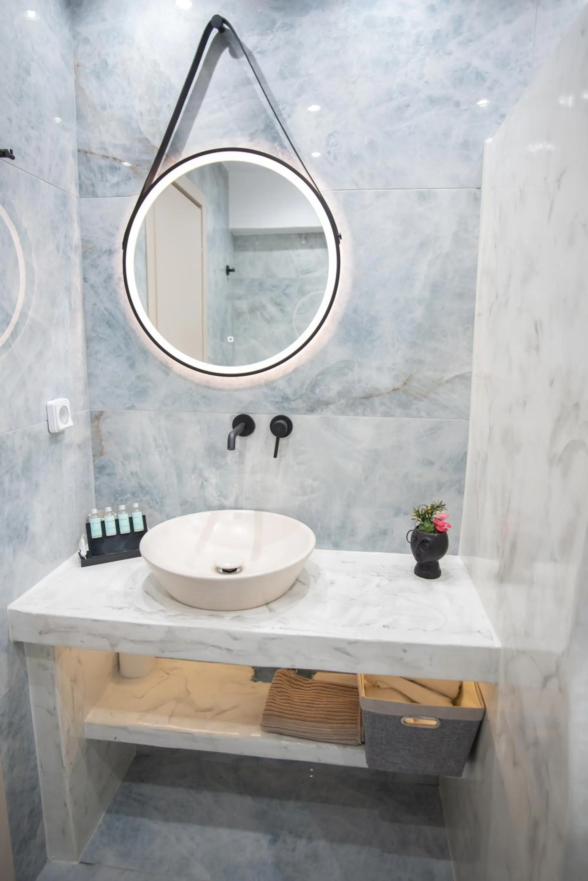 Shower in Katerina Roza Studios - Heartfelt Hospitality in the City