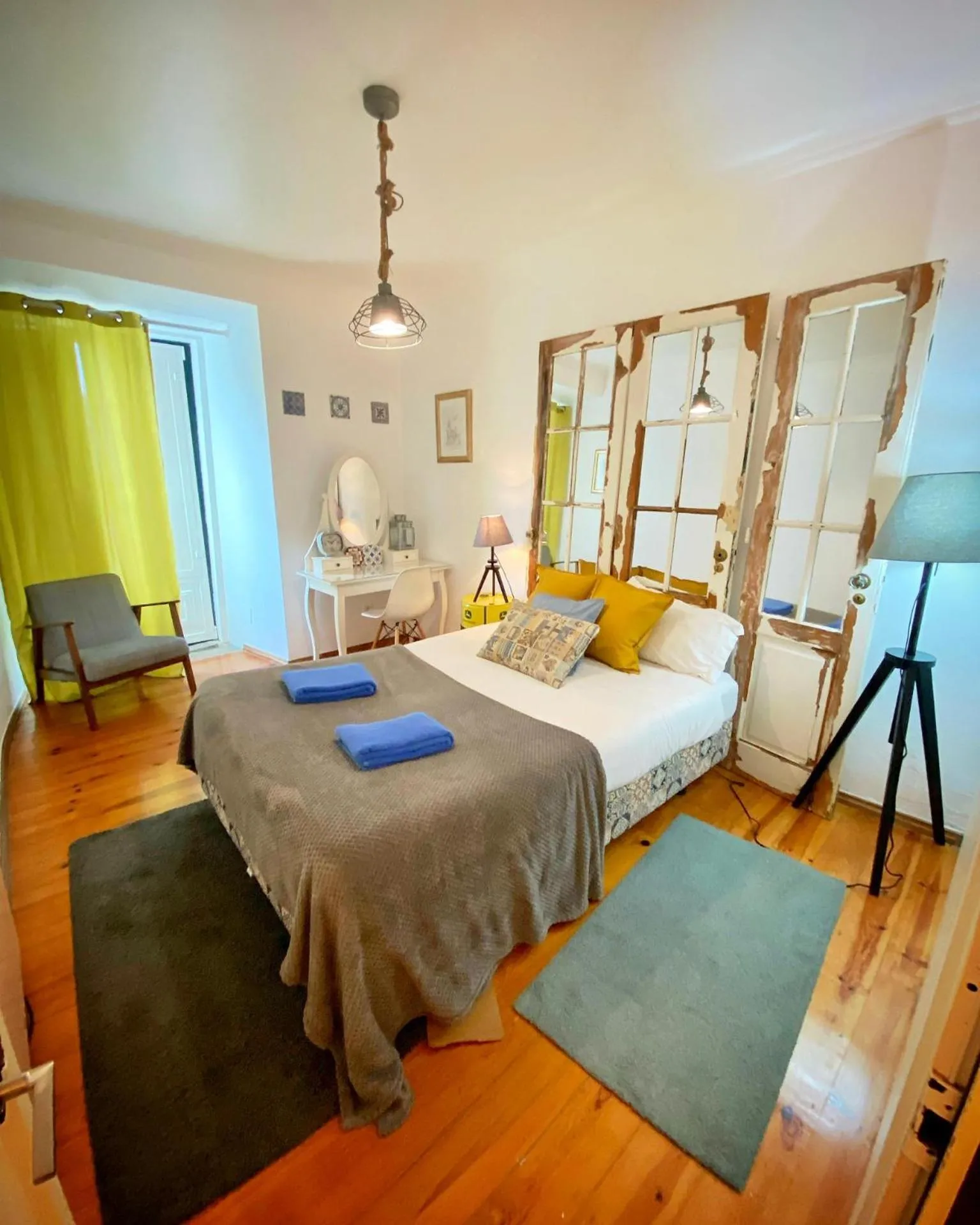 Bedroom, Bed in Ola Lisbon -Alfama I