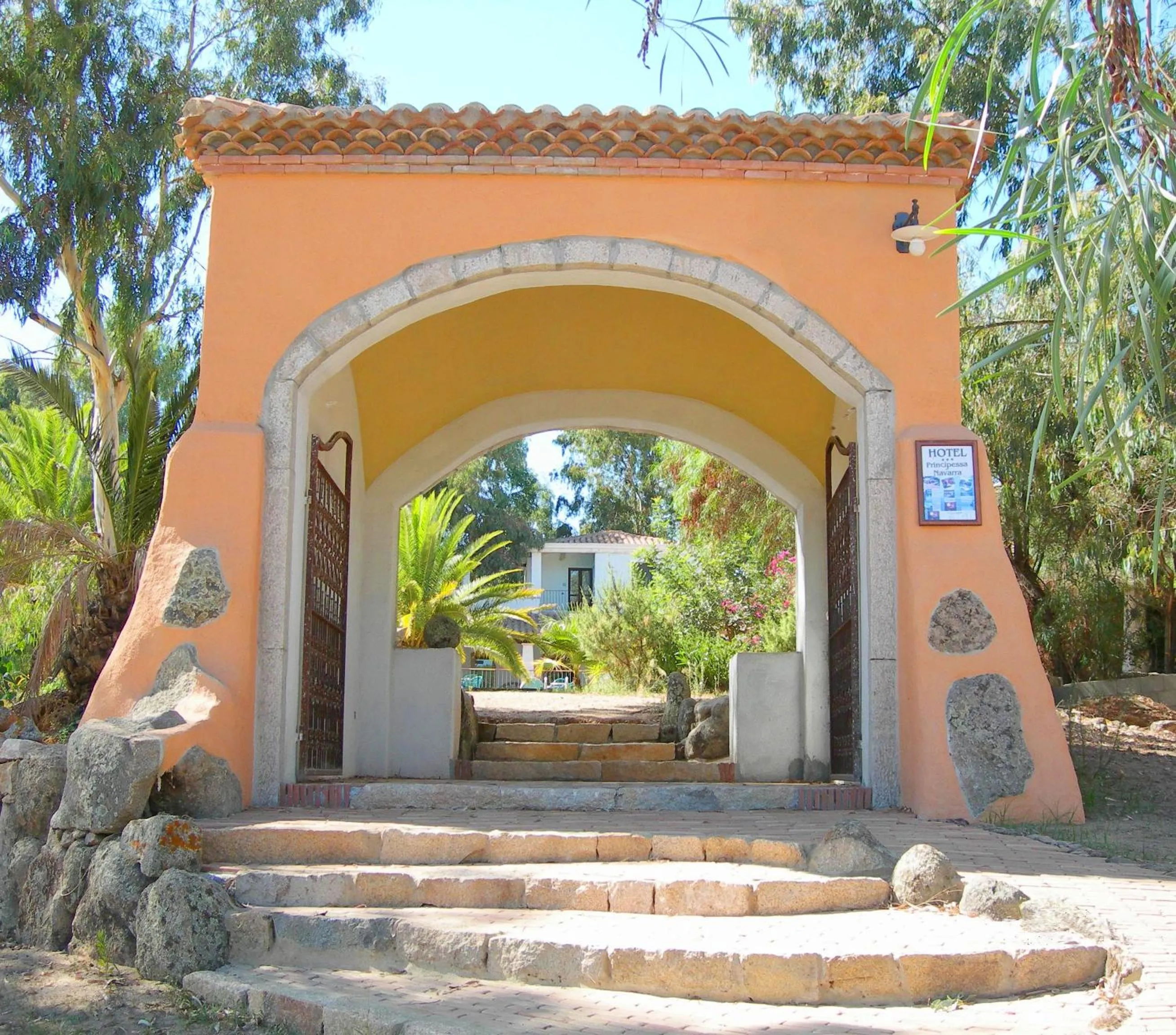 Facade/entrance in Principessa de Navarra