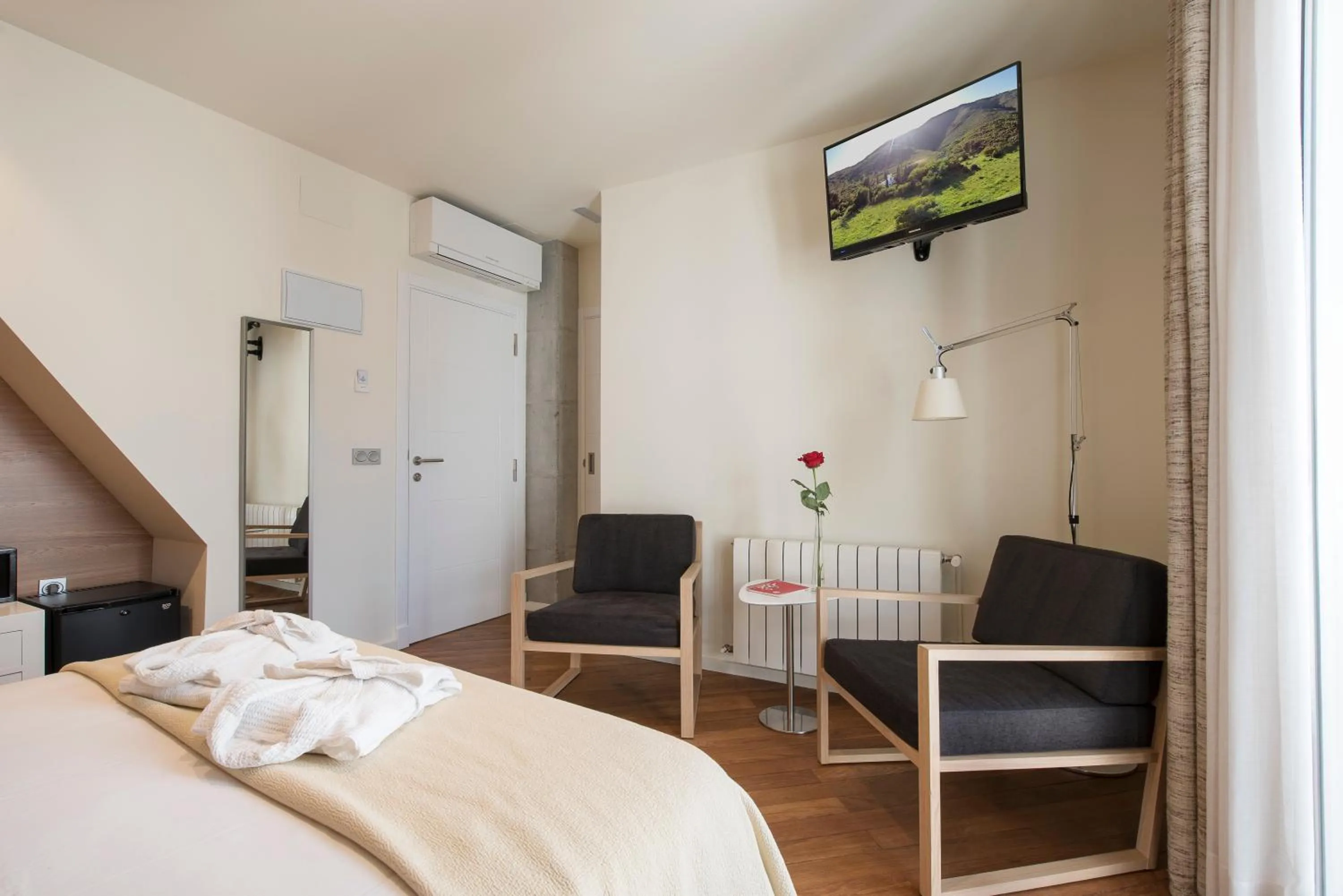 Decorative detail, Bed in La Alcoba del Agua Hotel Boutique