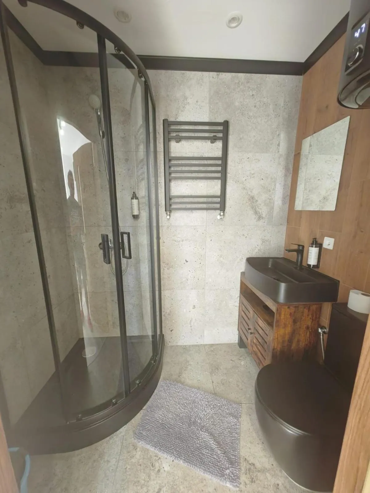 Shower in Stay99 Apart