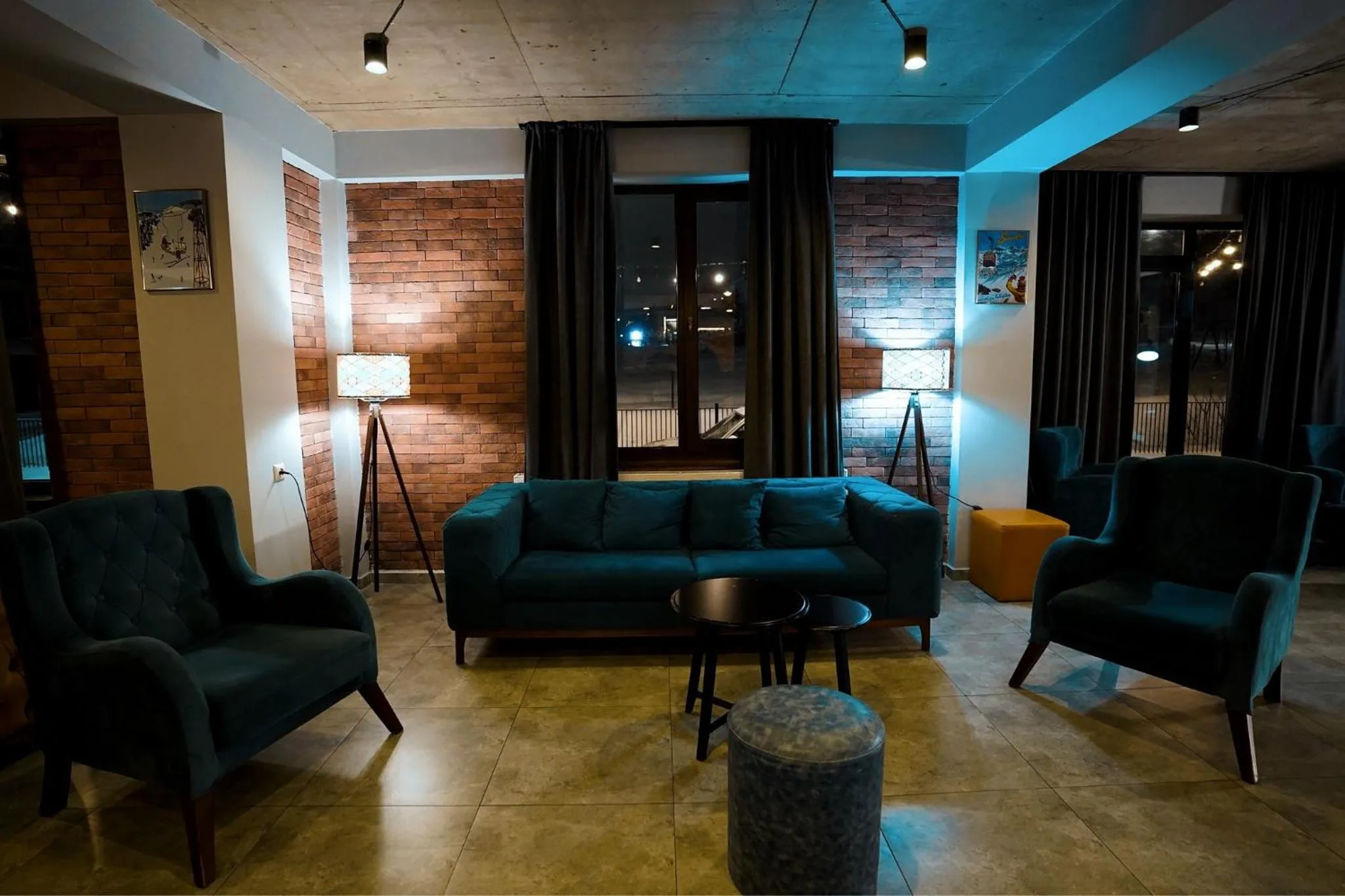 Communal lounge/ TV room in Loft Hotel Bakuriani