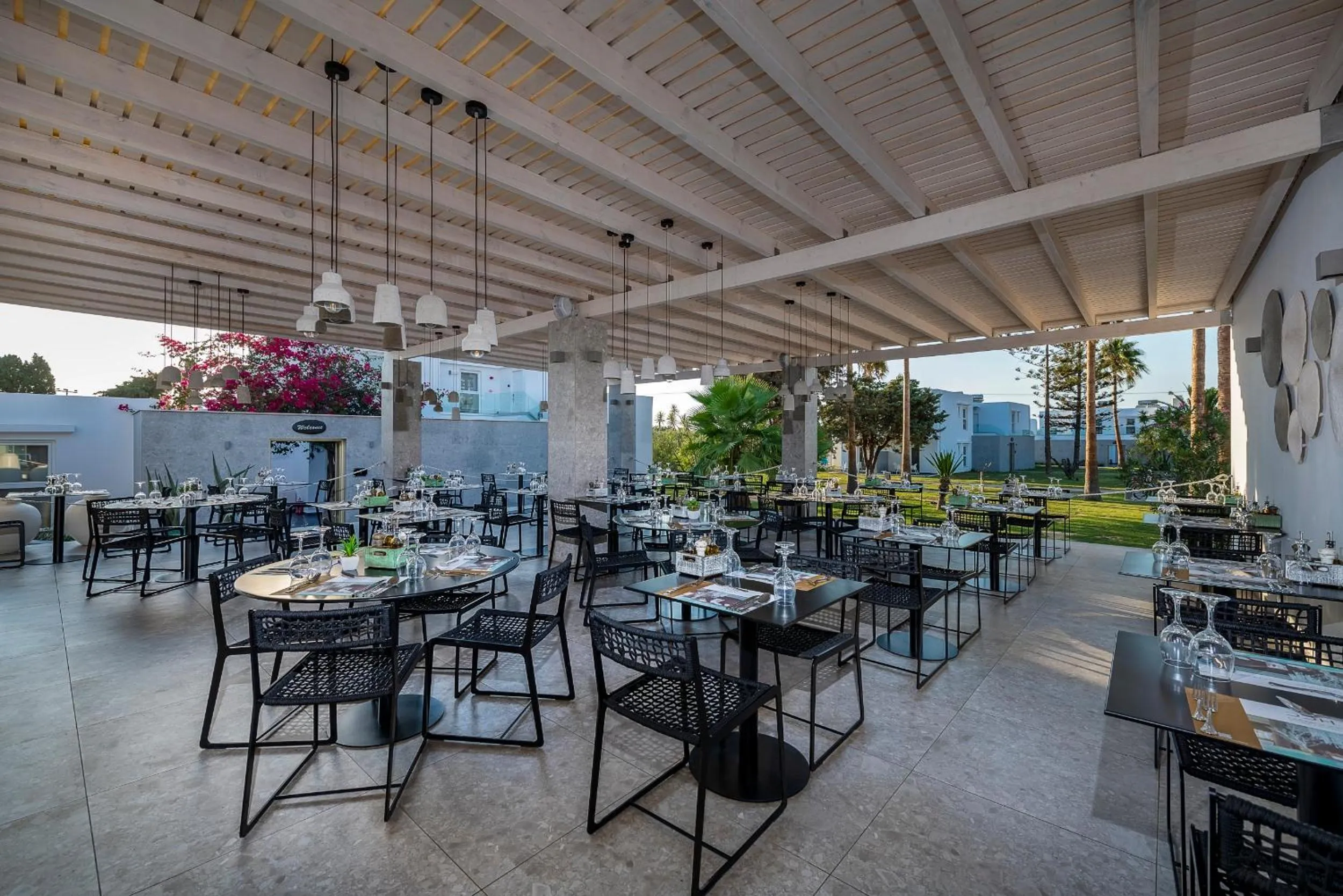 Restaurant/places to eat in Diamond Boutique Hotel