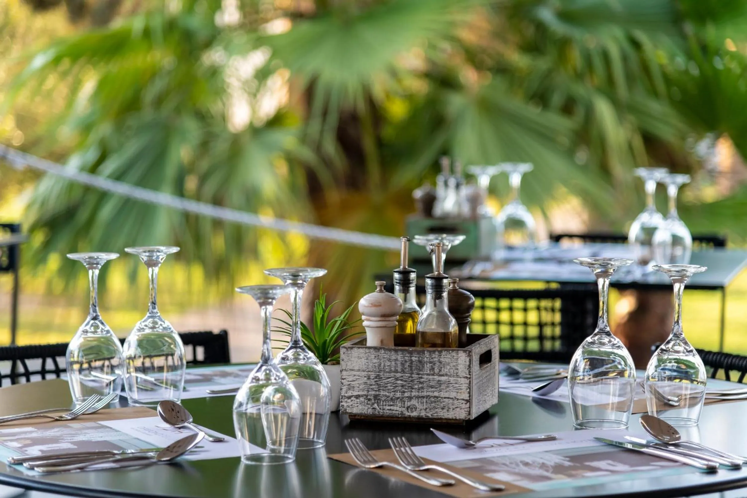 Restaurant/places to eat in Diamond Boutique Hotel