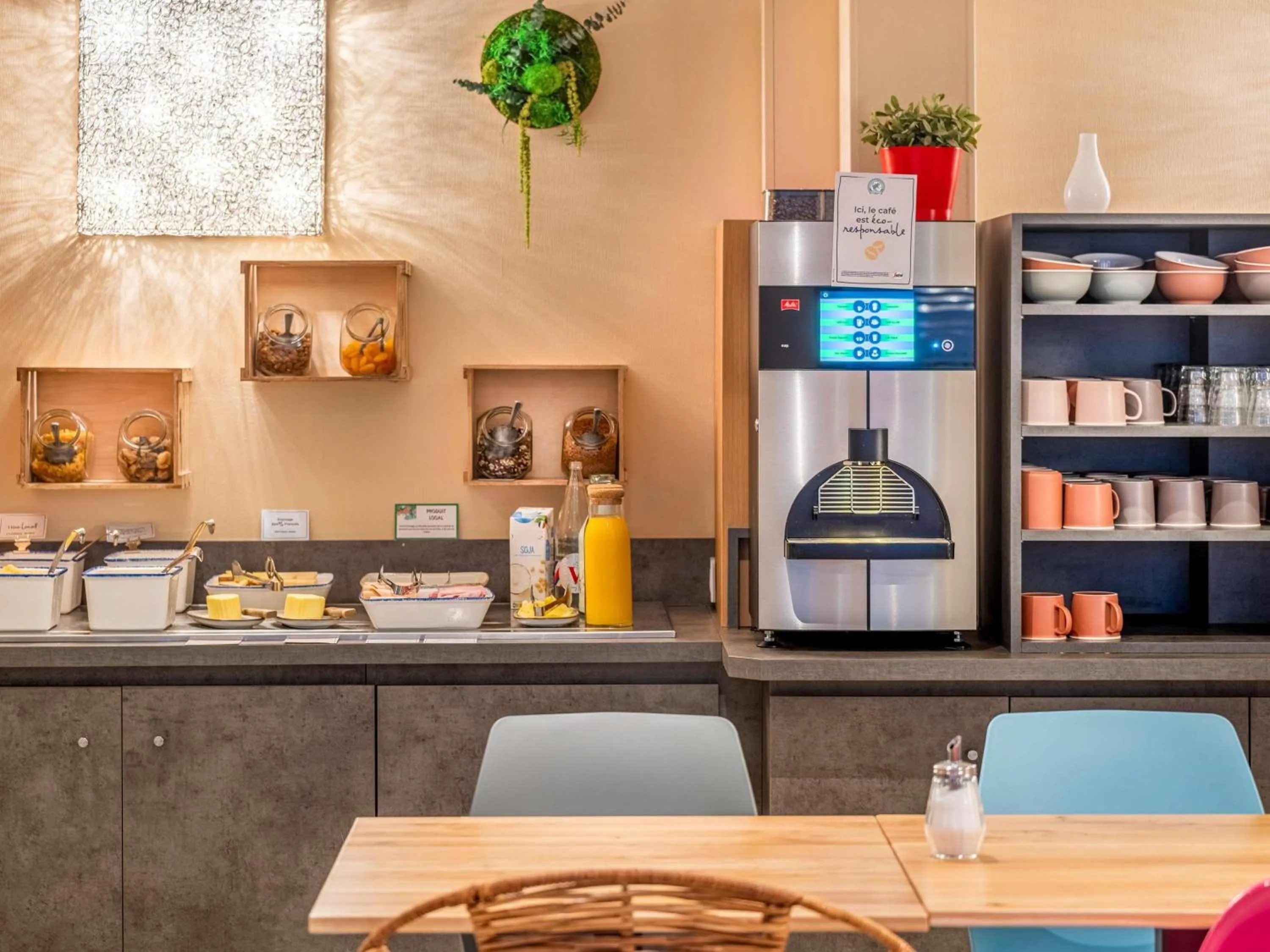 Breakfast in ibis Styles Blois Centre Gare