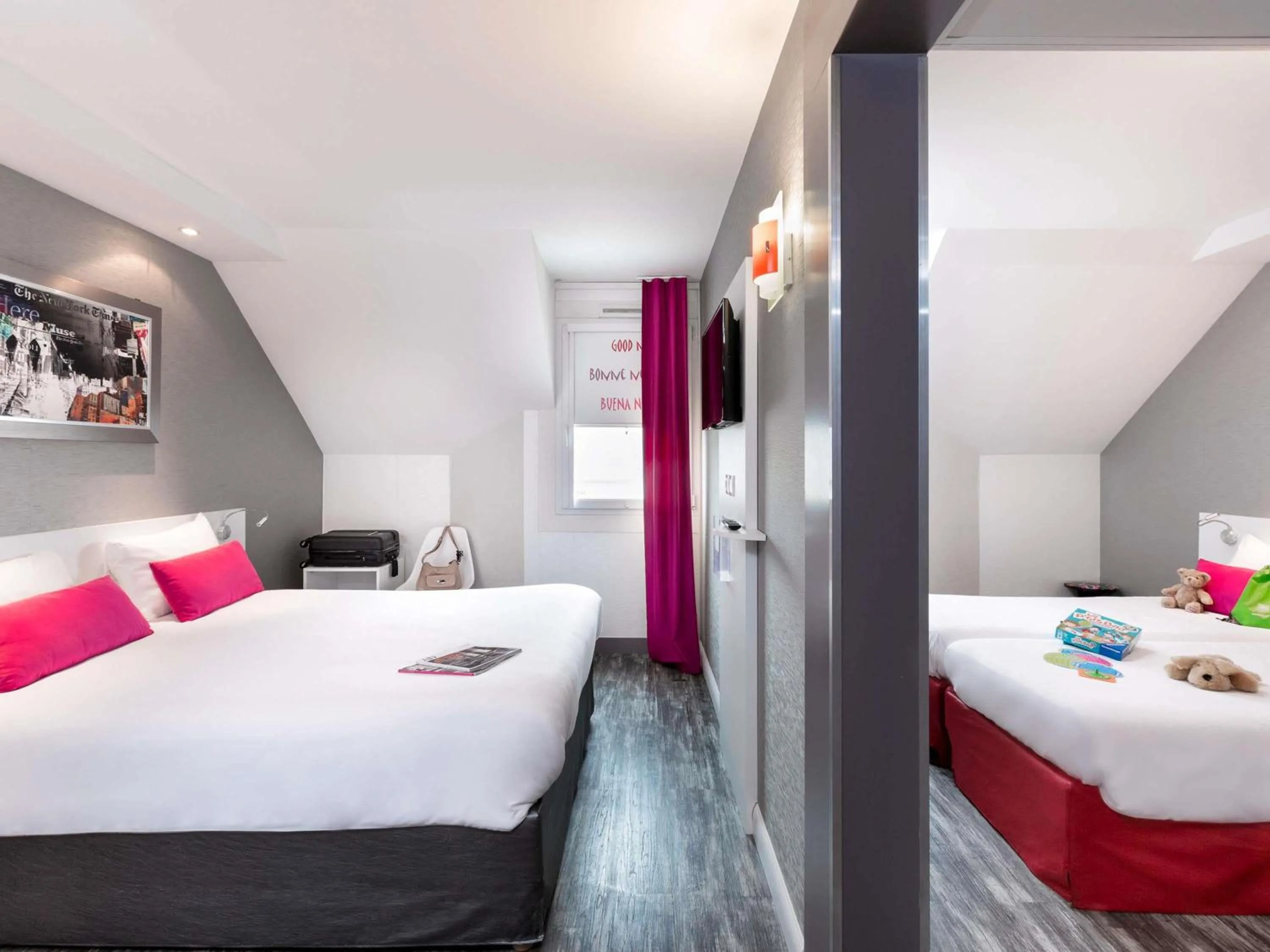 Bedroom, Bed in ibis Styles Blois Centre Gare