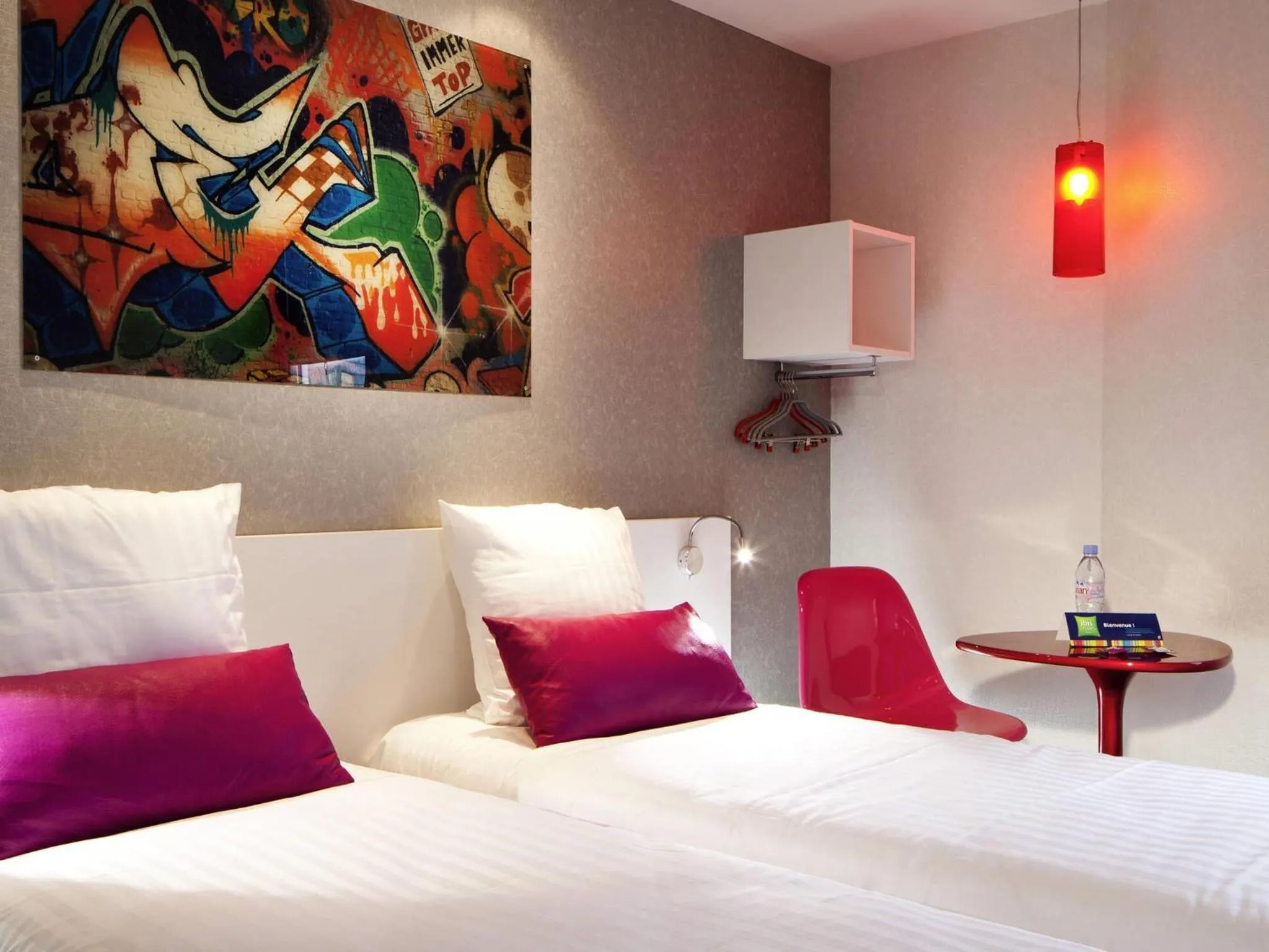 Bedroom, Bed in ibis Styles Blois Centre Gare
