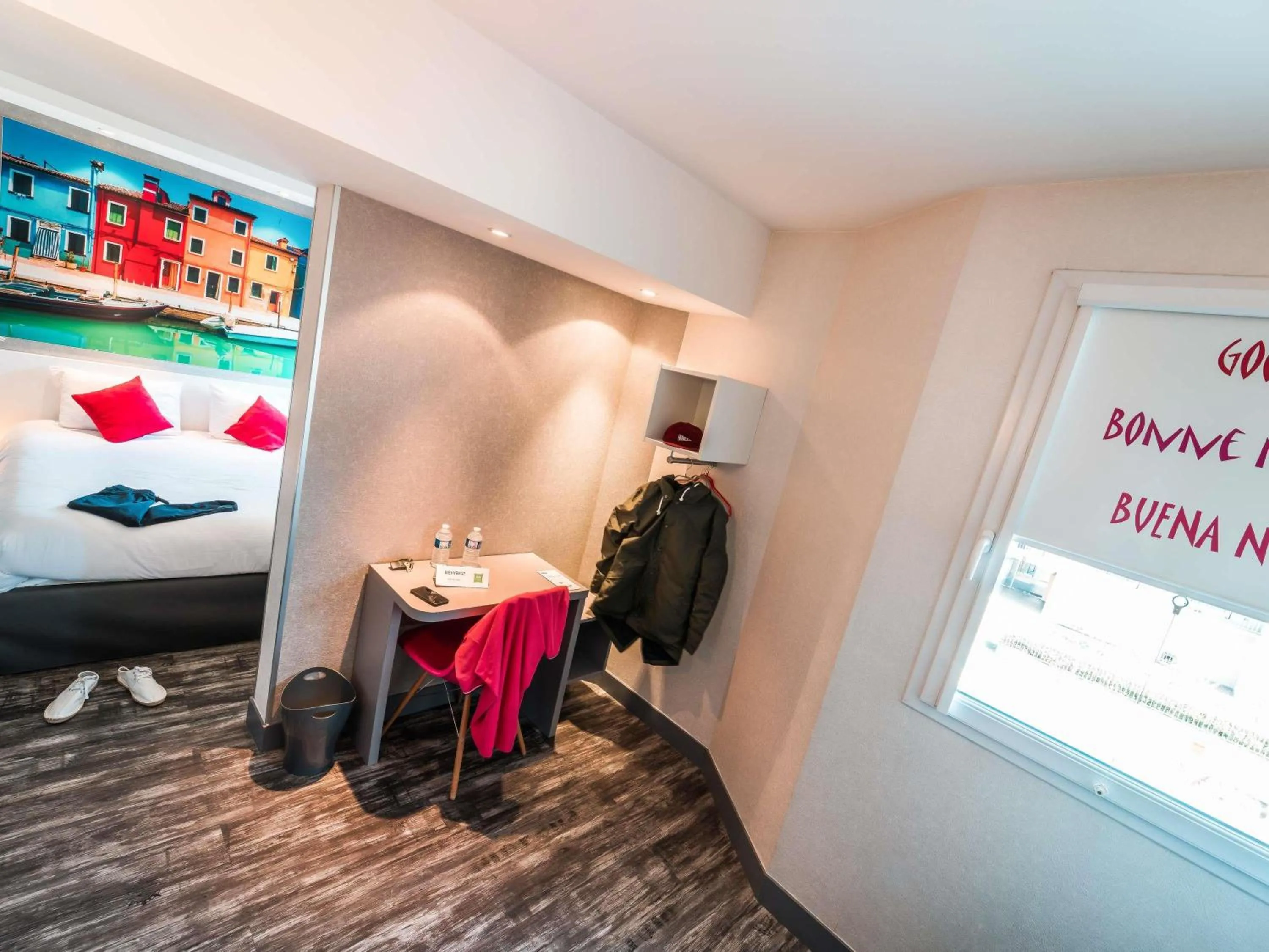 Bedroom, Bed in ibis Styles Blois Centre Gare