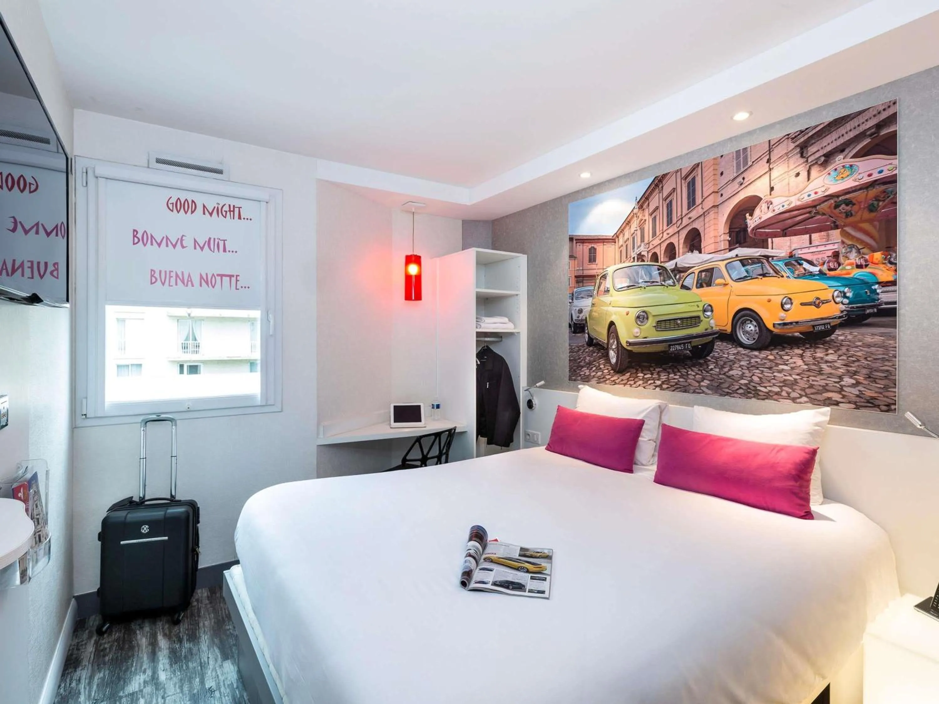 Bedroom, Bed in ibis Styles Blois Centre Gare