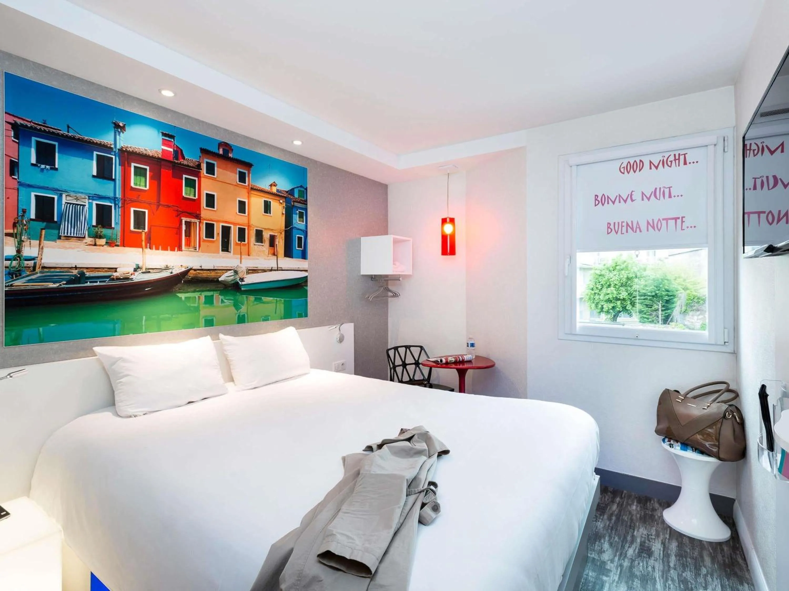 Bedroom, Bed in ibis Styles Blois Centre Gare