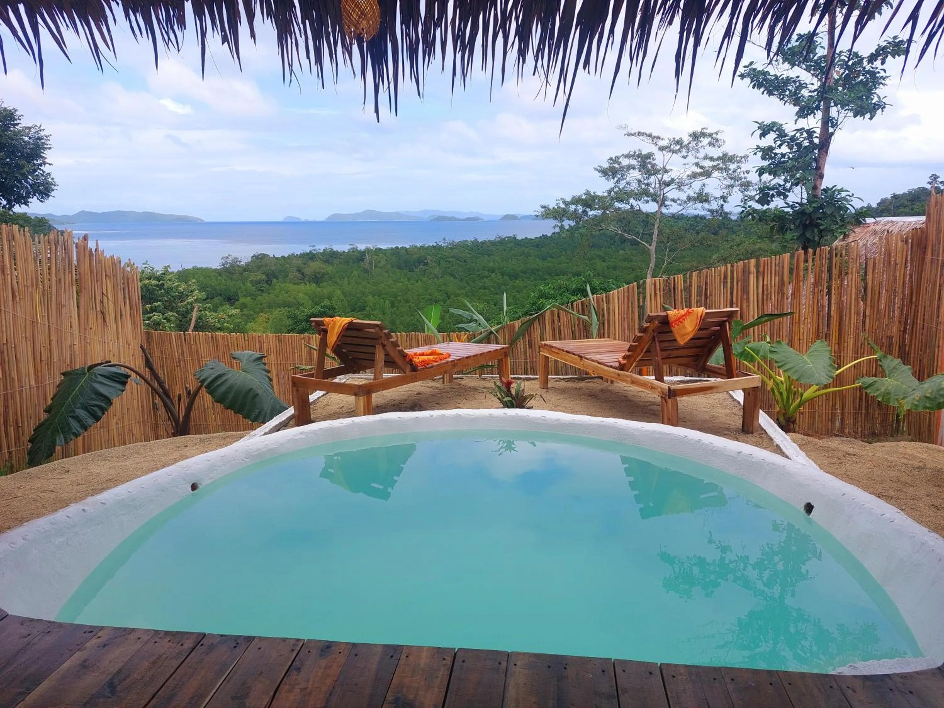 Pool view in Jungle Bar Honeymoon suite & private pool