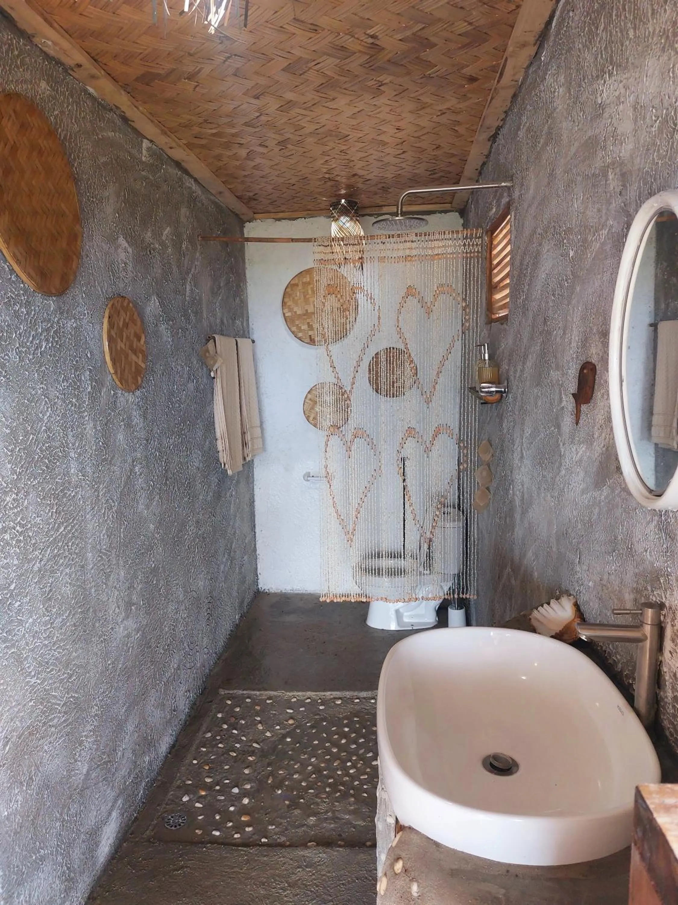Shower in Jungle Bar Honeymoon suite & private pool