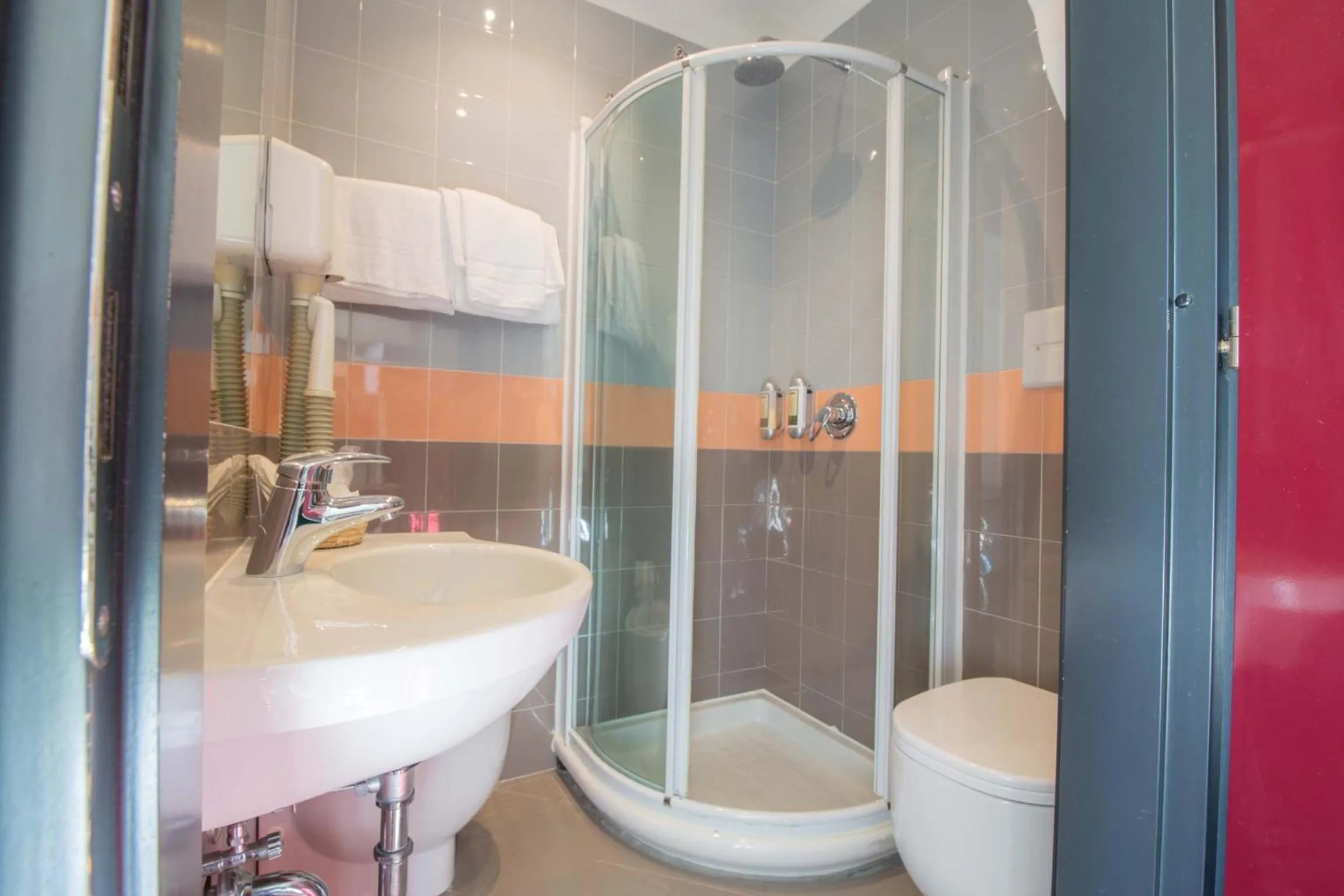 Shower in Albergo Silvio