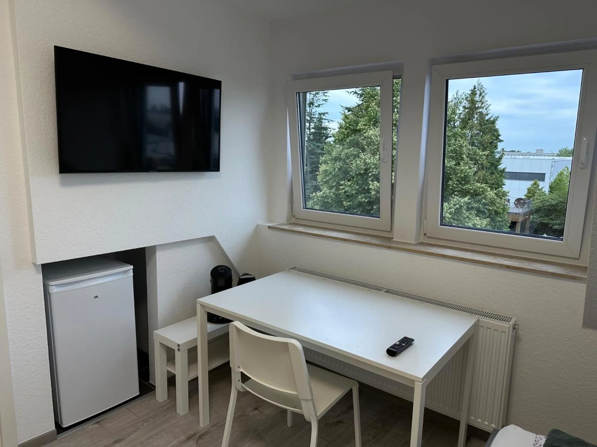 TV and multimedia in Apart-Hotel Rheinischer Hof Dormagen