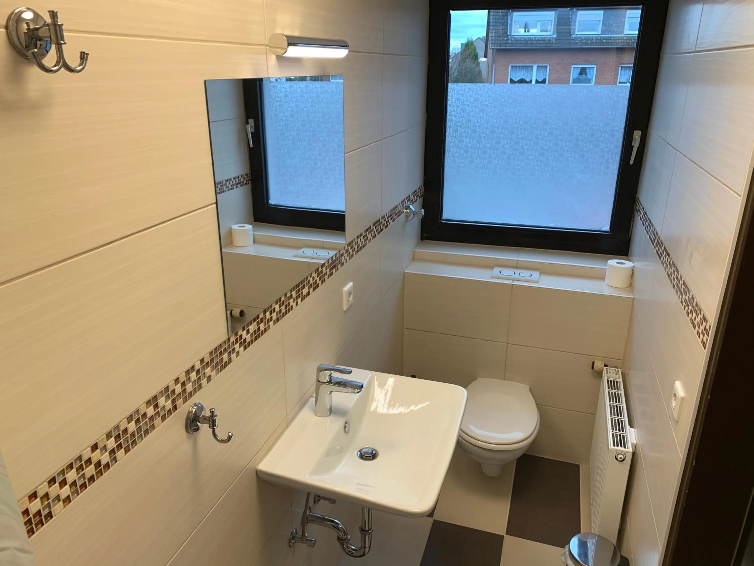 Toilet in Apart-Hotel Rheinischer Hof Dormagen