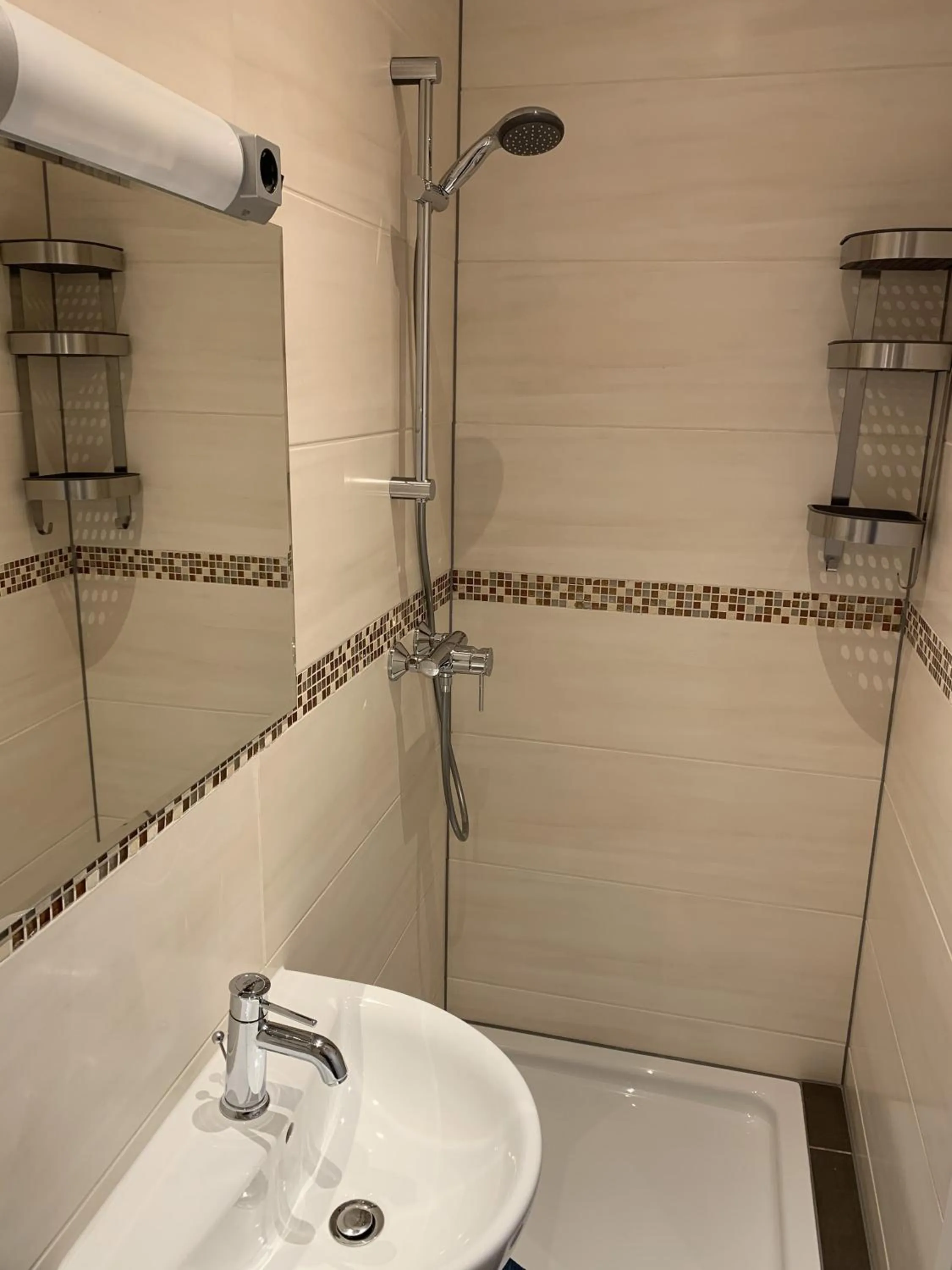 Shower in Apart-Hotel Rheinischer Hof Dormagen