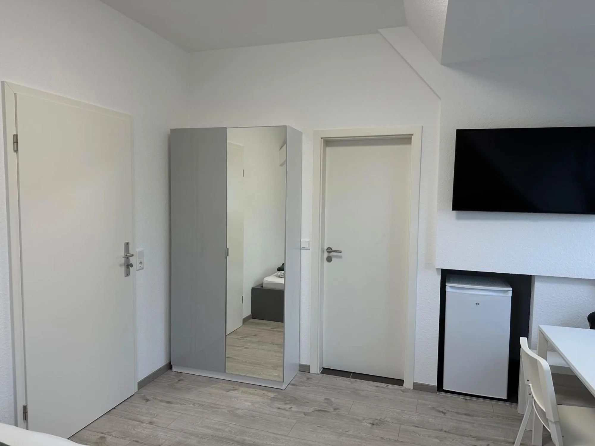 TV and multimedia in Apart-Hotel Rheinischer Hof Dormagen