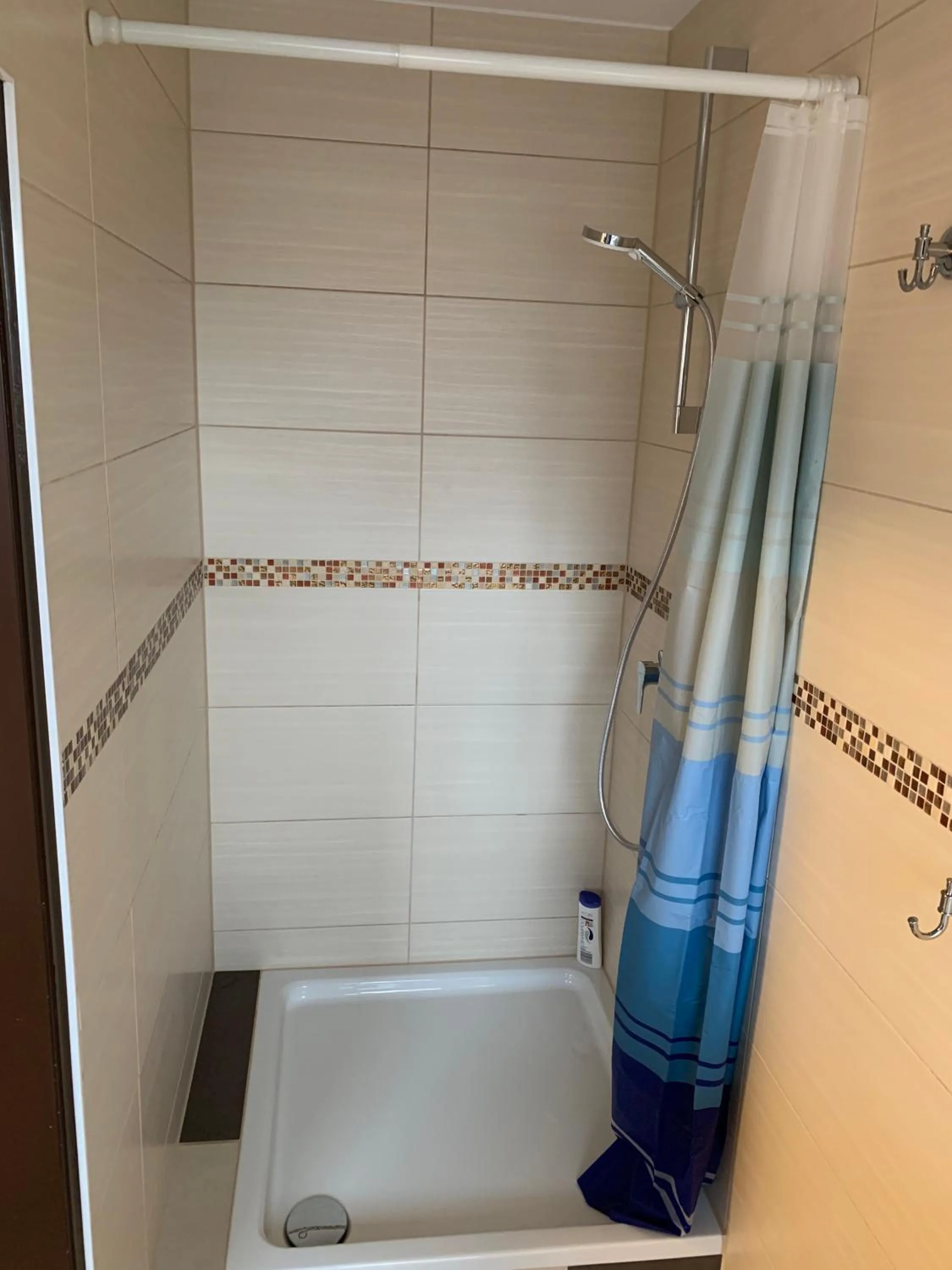 Shower in Apart-Hotel Rheinischer Hof Dormagen