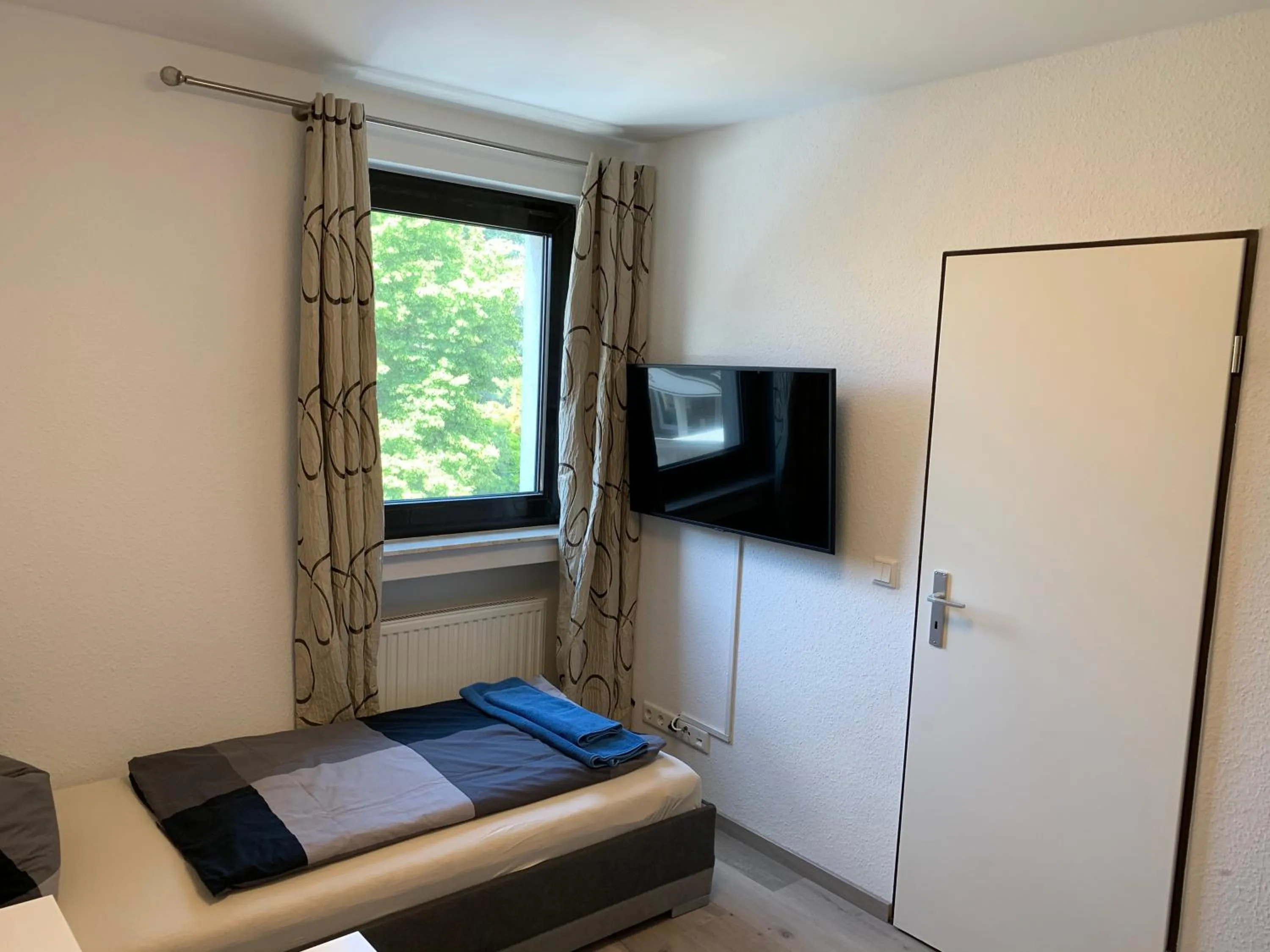 Photo of the whole room, Bed in Apart-Hotel Rheinischer Hof Dormagen