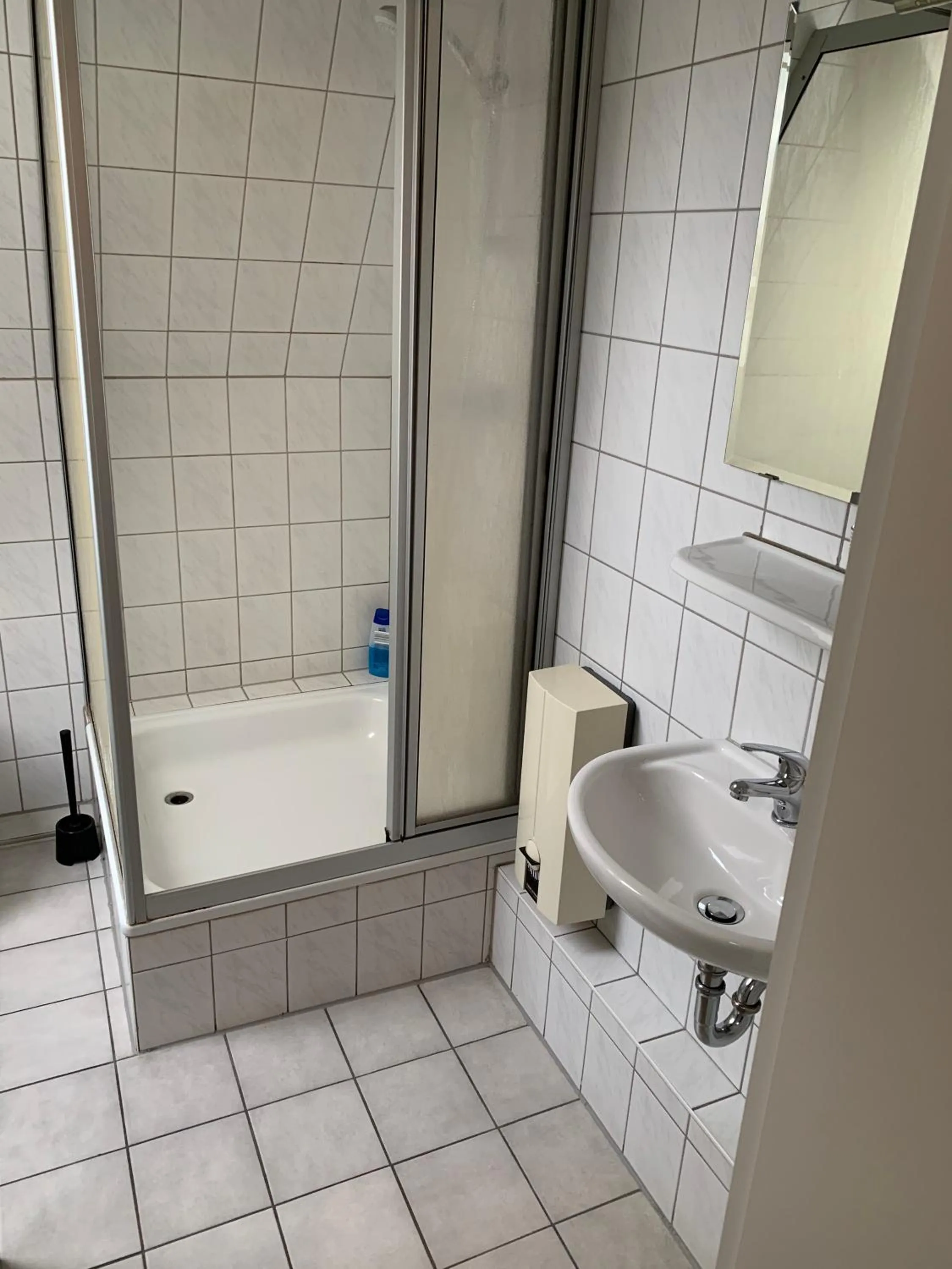 Bathroom in Apart-Hotel Rheinischer Hof Dormagen