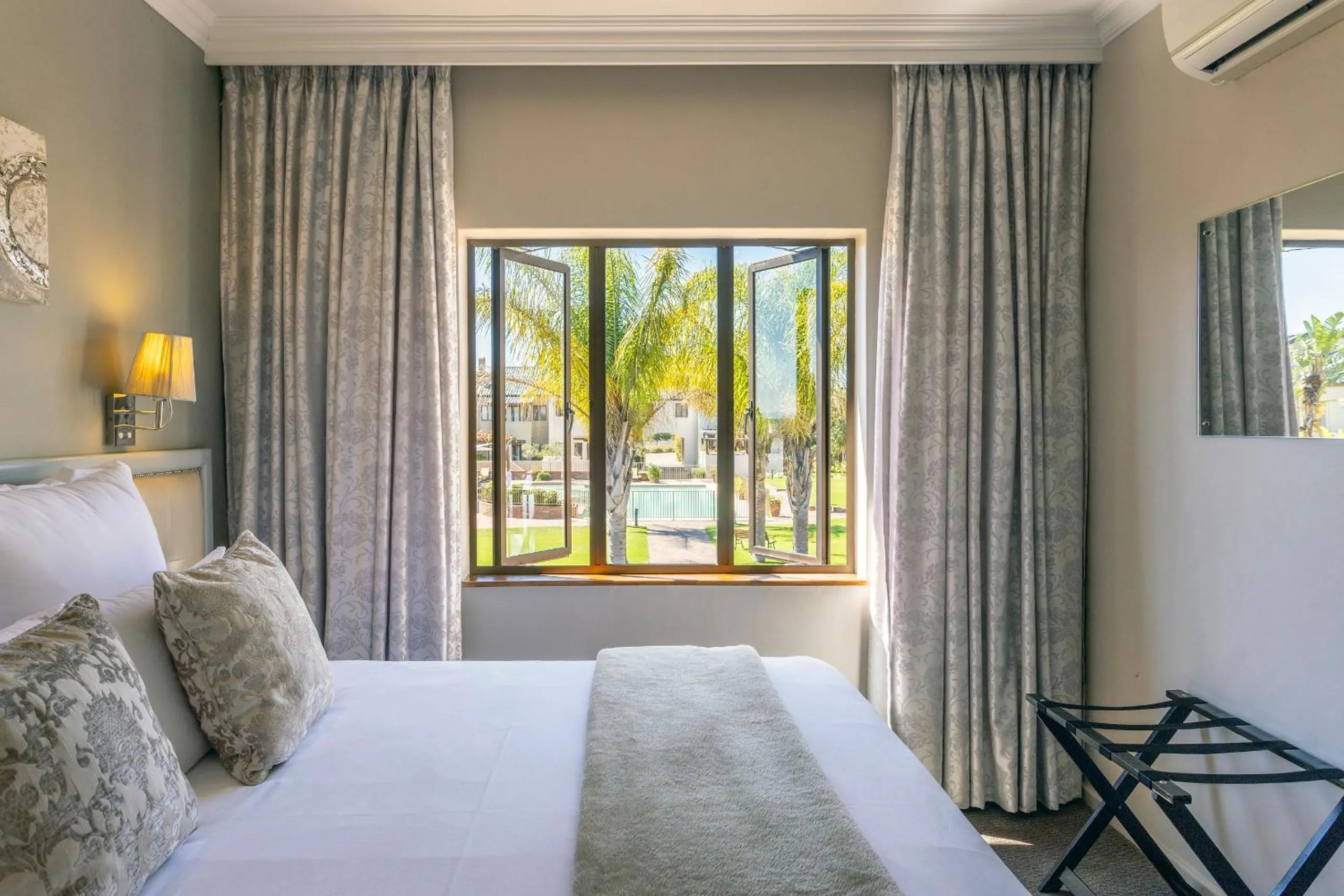 Bedroom, Bed in Devonvale Golf & Wine Estate