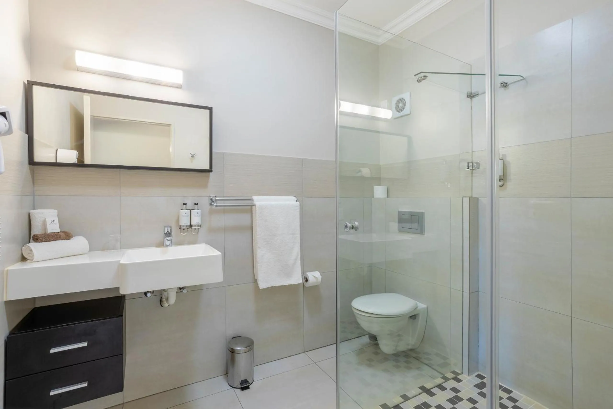 Shower in Devonvale Golf & Wine Estate