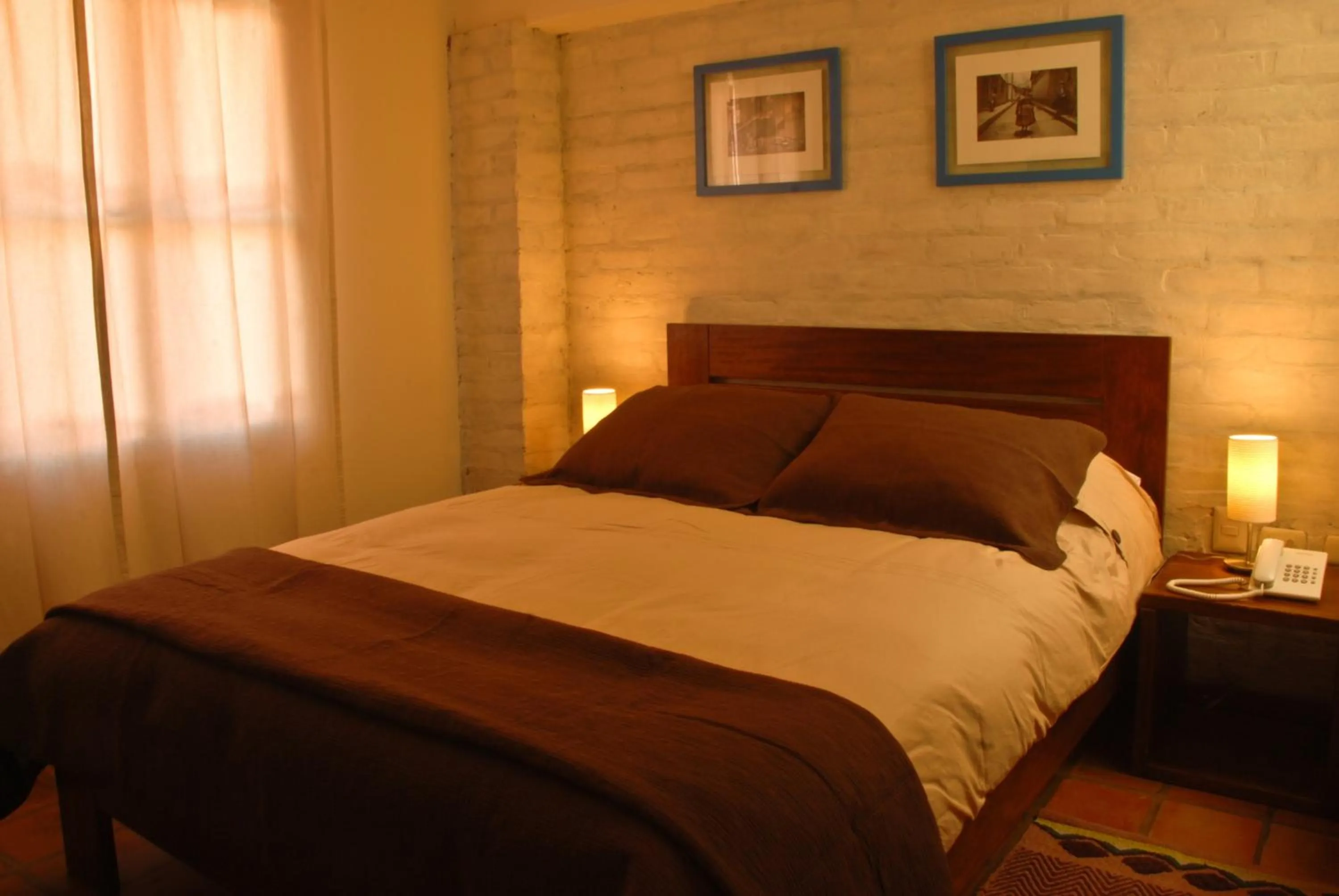 Photo of the whole room, Bed in Kutty Wasi