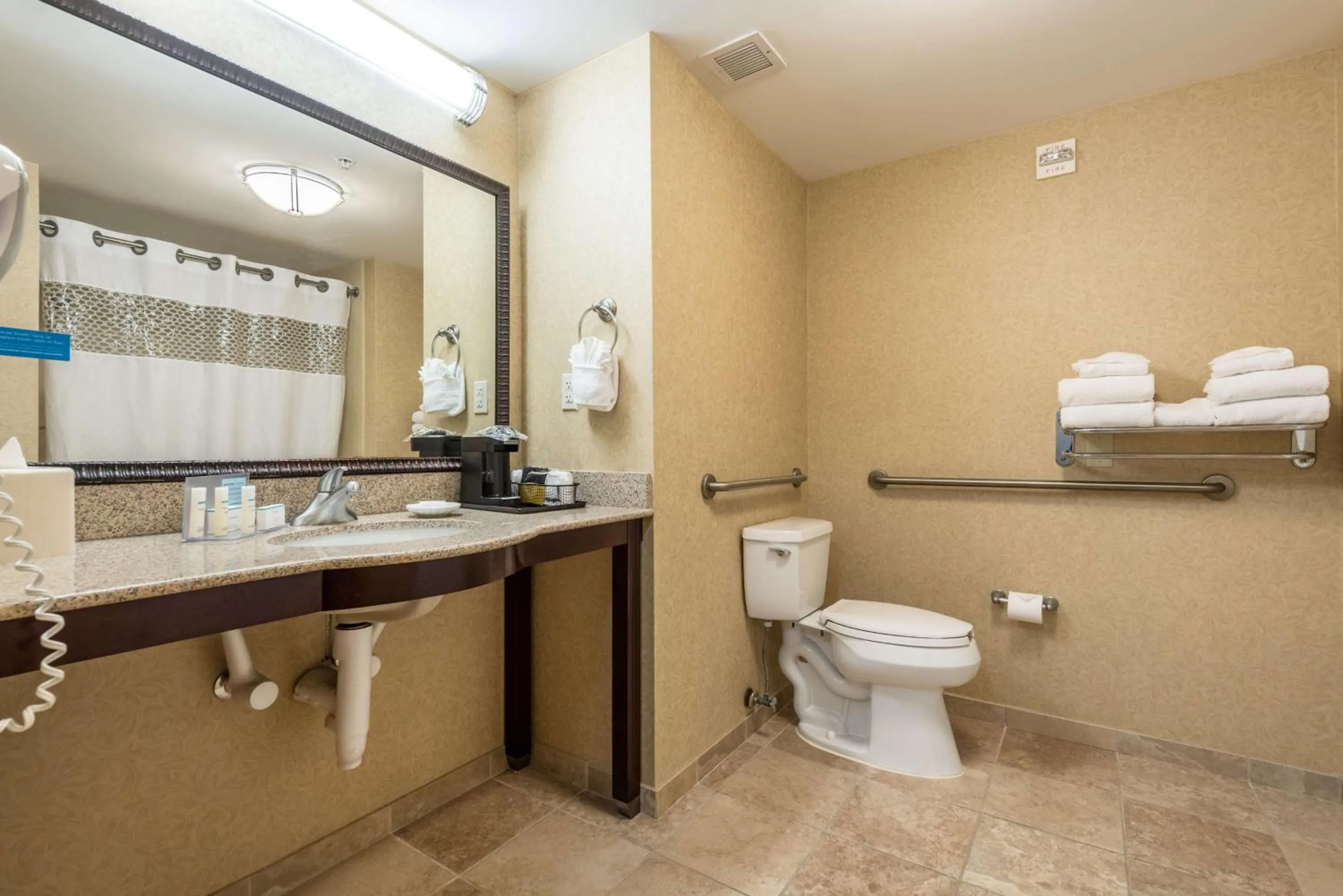 Bathroom in Hampton Inn & Suites Orlando-South Lake Buena Vista
