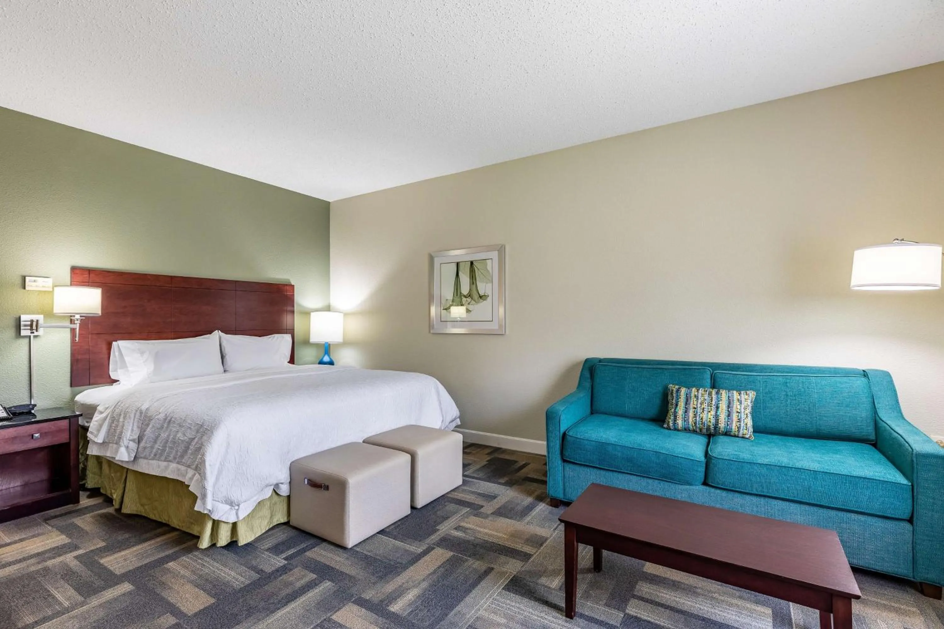 Living room, Bed in Hampton Inn & Suites Orlando-South Lake Buena Vista