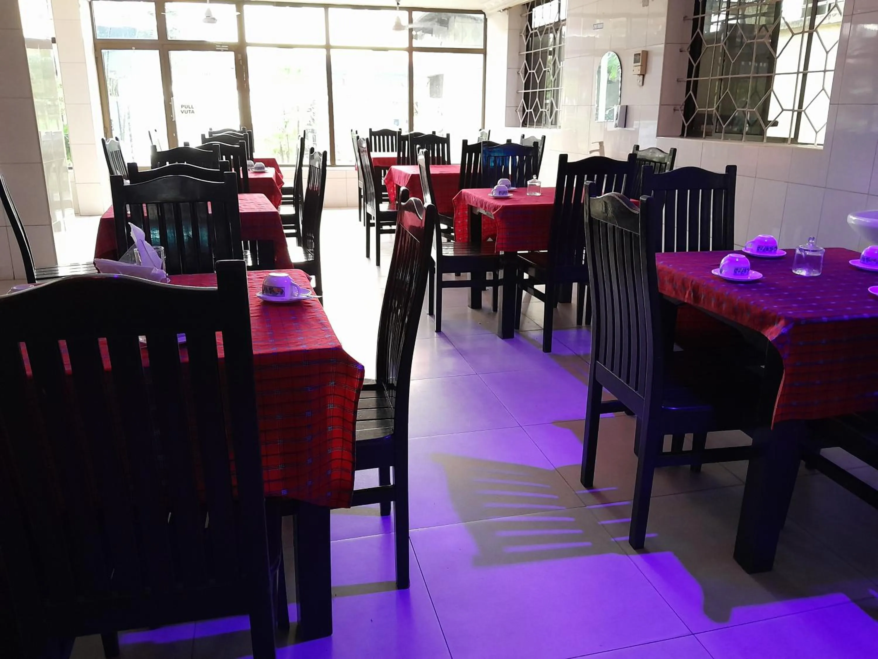 Restaurant/places to eat in Hotel Ideal