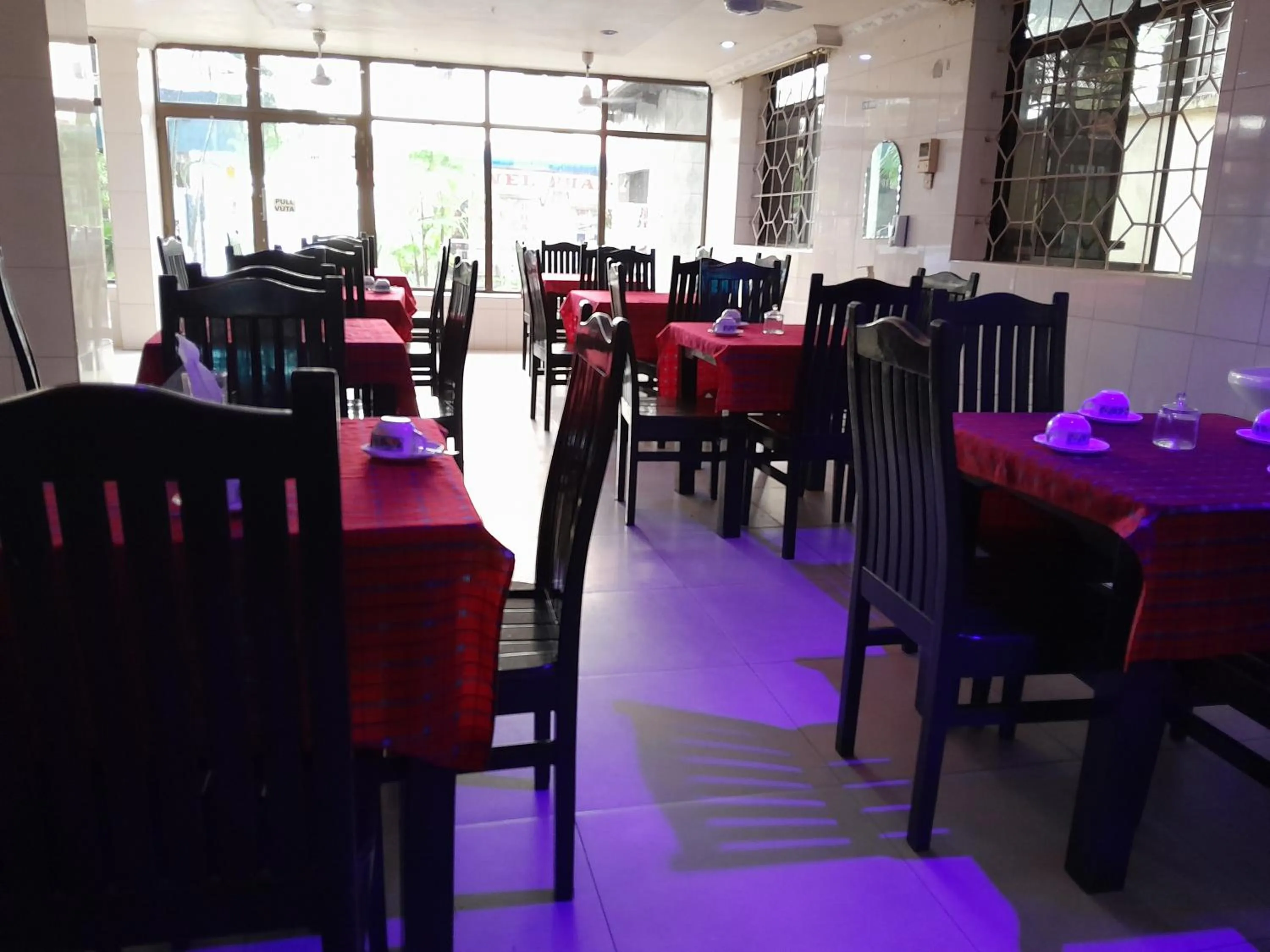 Restaurant/places to eat in Hotel Ideal